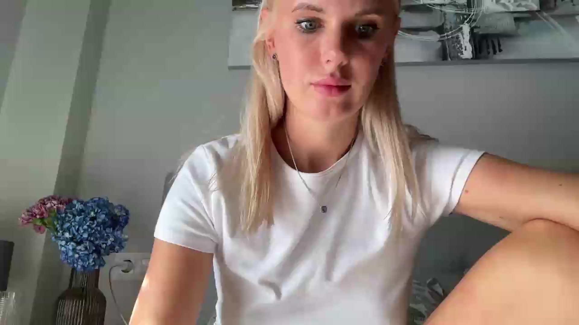 Gallery image thumbnail from AuroraKingg's myfreecams stream on, 07/31/2026, 16:35 image 18 of 20