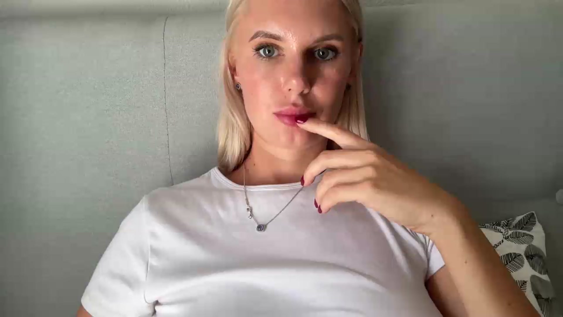 Gallery image thumbnail from AuroraKingg's myfreecams stream on, 07/31/2026, 16:35 image 2 of 20