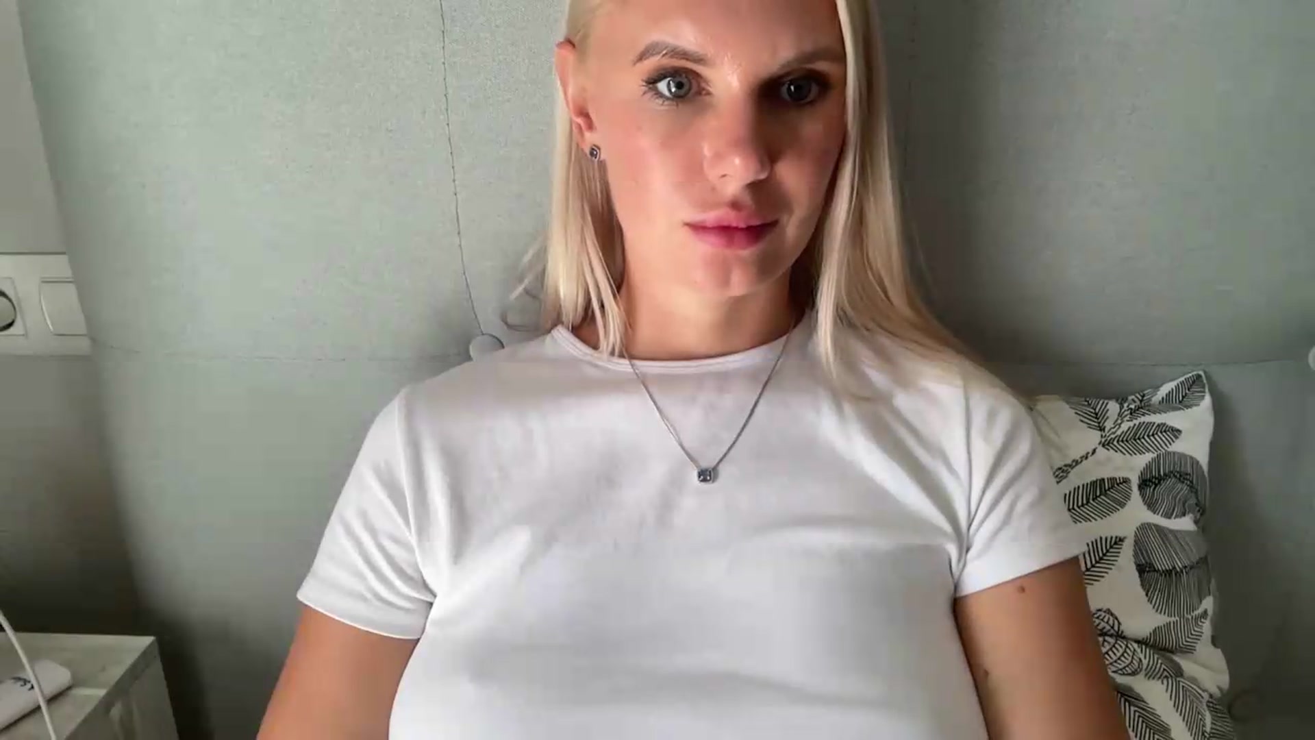 Gallery image thumbnail from AuroraKingg's myfreecams stream on, 07/31/2026, 16:35 image 10 of 20