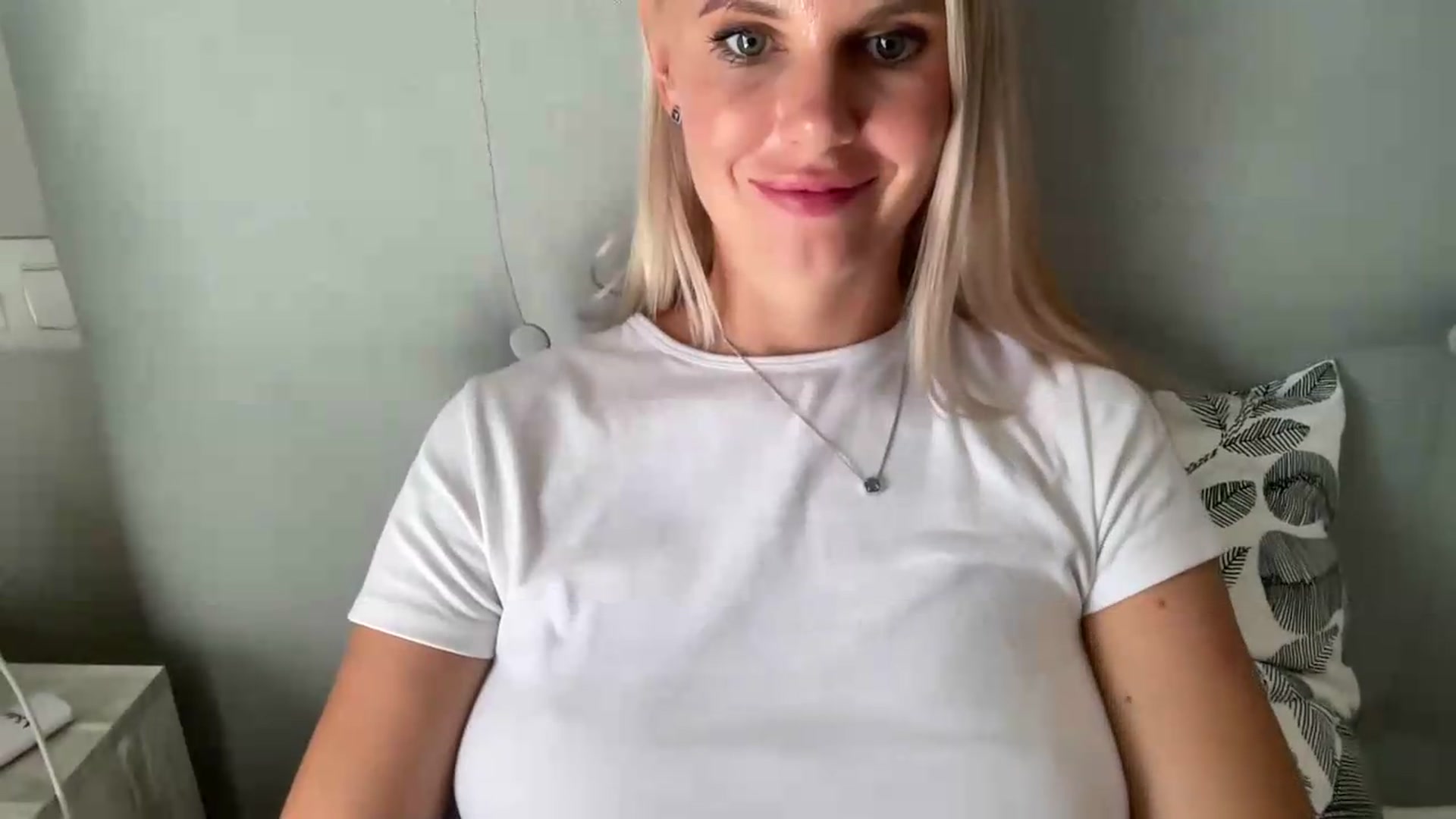 Gallery image thumbnail from AuroraKingg's myfreecams stream on, 07/31/2026, 16:35 image 11 of 20