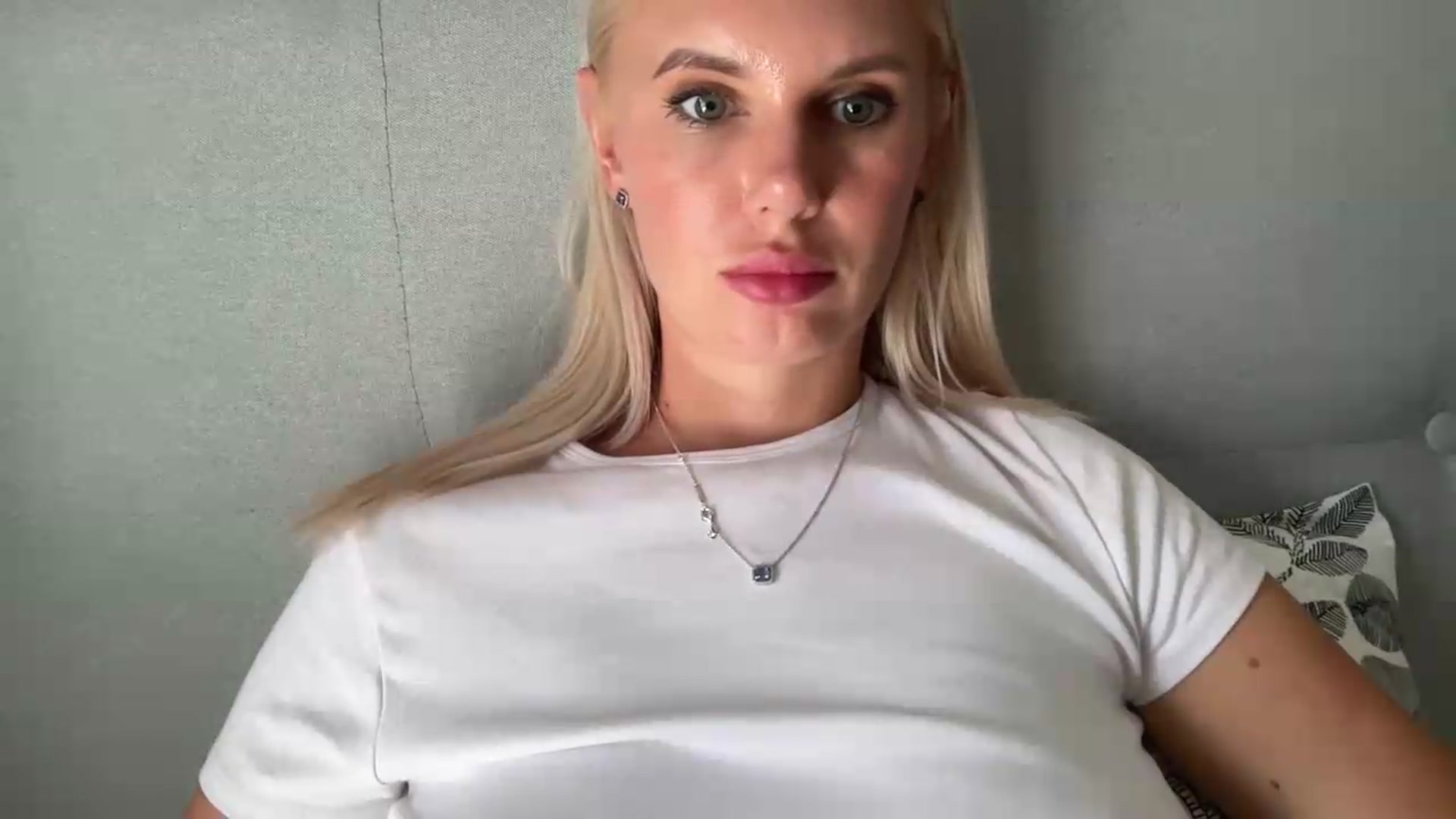 Gallery image thumbnail from AuroraKingg's myfreecams stream on, 07/31/2026, 16:35 image 4 of 20