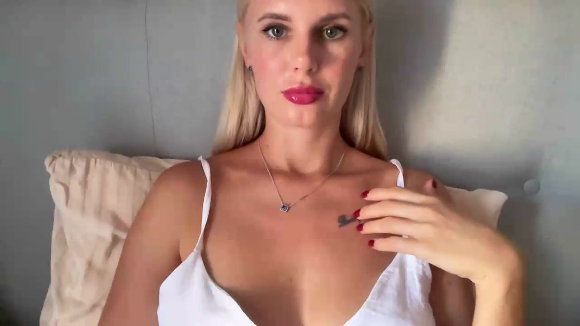 Gallery image thumbnail from AuroraKingg's myfreecams stream on, 08/02/2026, 11:16 image 2 of 20