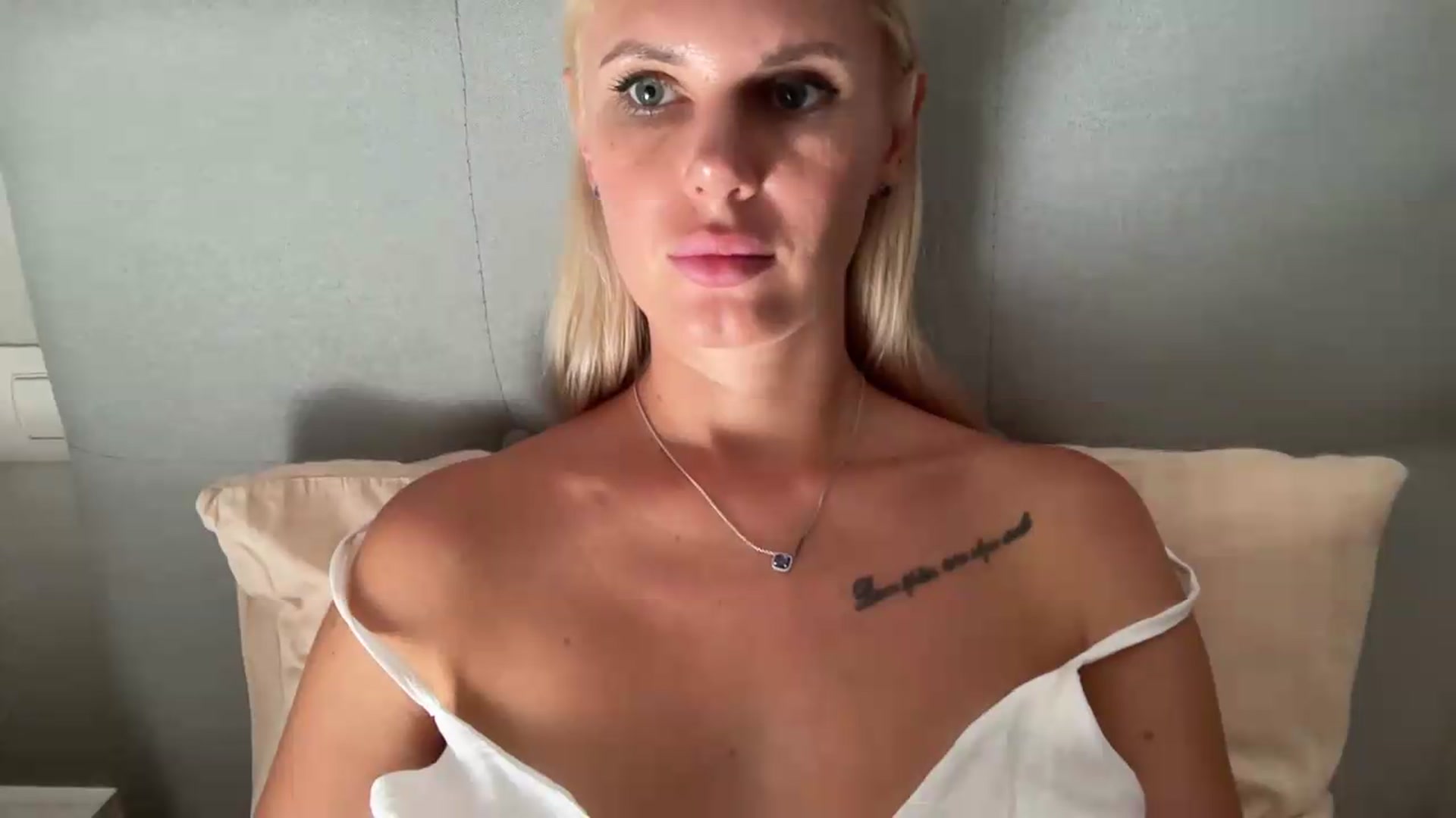 Gallery image thumbnail from AuroraKingg's myfreecams stream on, 08/02/2026, 14:45 image 18 of 20