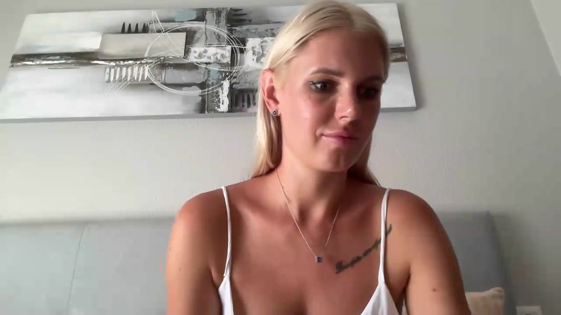 Gallery image thumbnail from AuroraKingg's myfreecams stream on, 08/02/2026, 16:39 image 10 of 20