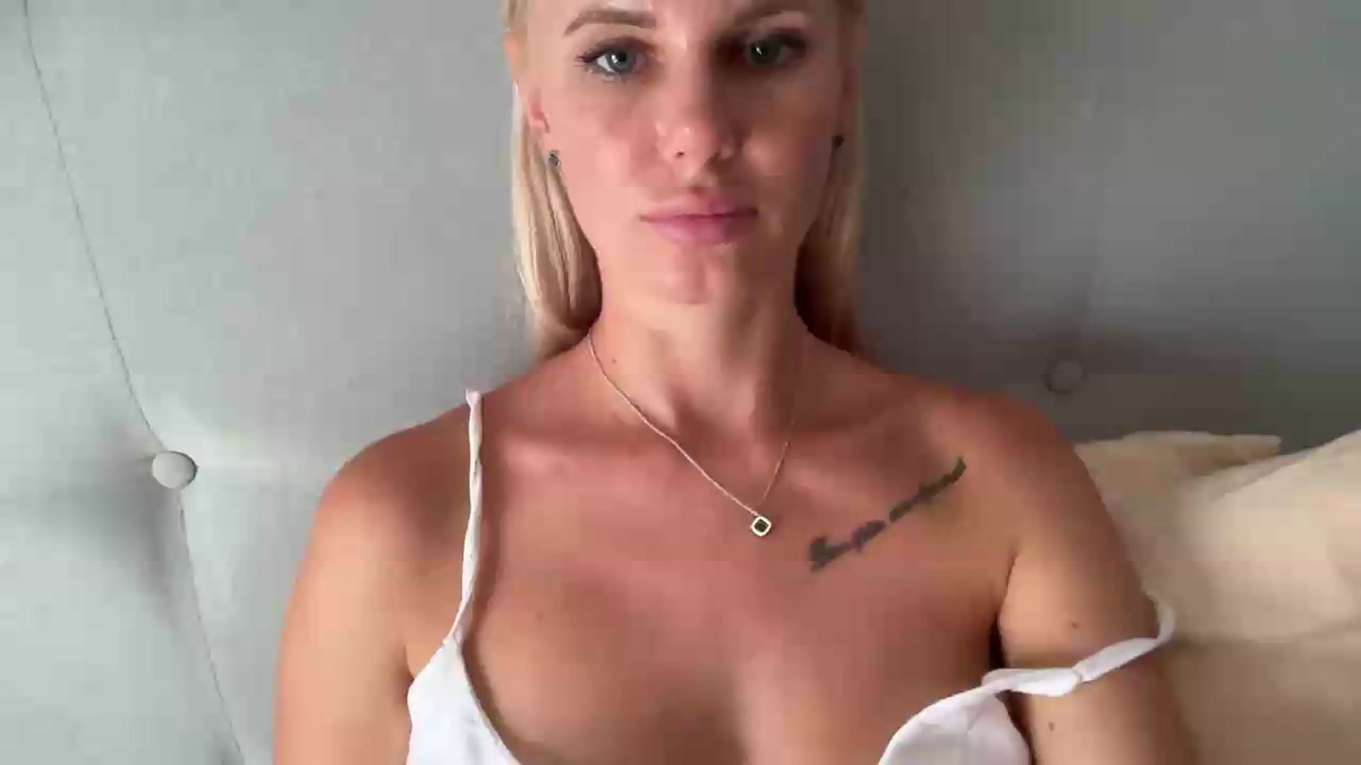 Gallery image thumbnail from AuroraKingg's myfreecams stream on, 08/02/2026, 16:39 image 12 of 20
