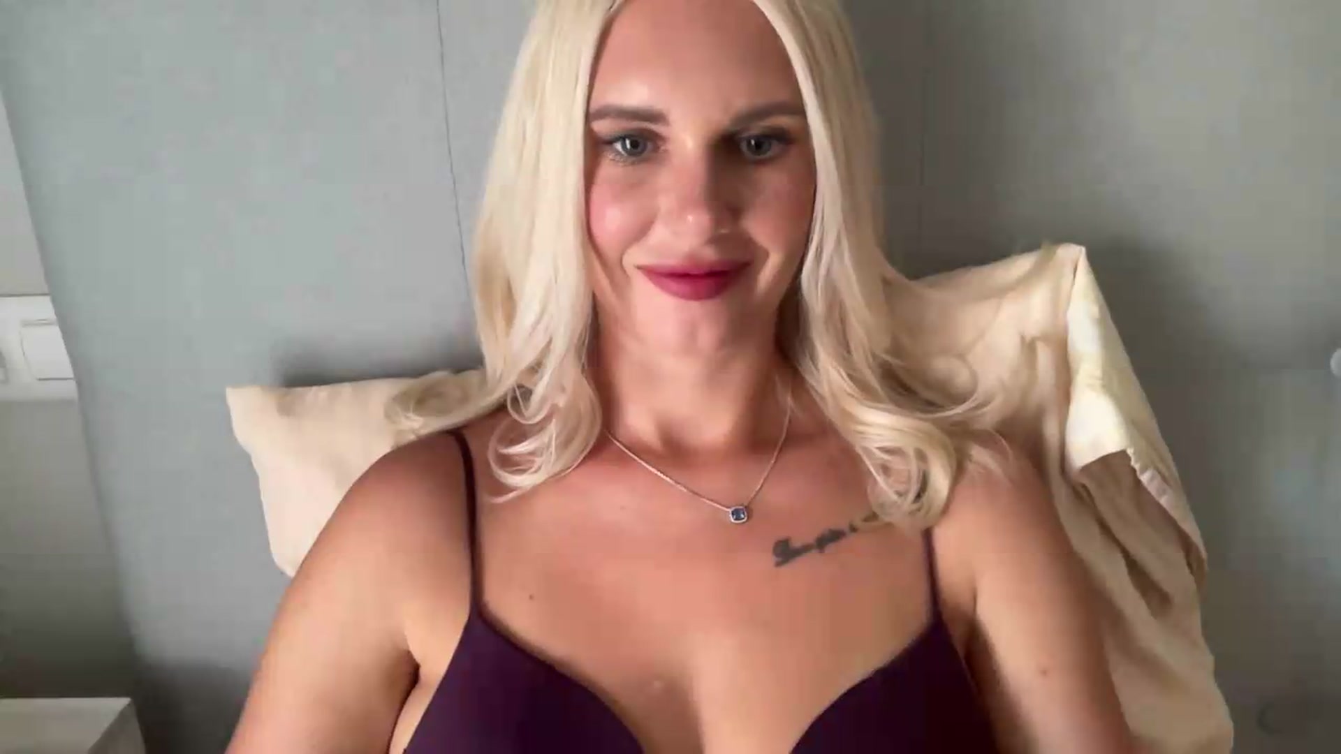 Gallery image thumbnail from AuroraKingg's myfreecams stream on, 08/05/2026, 14:51 image 4 of 20