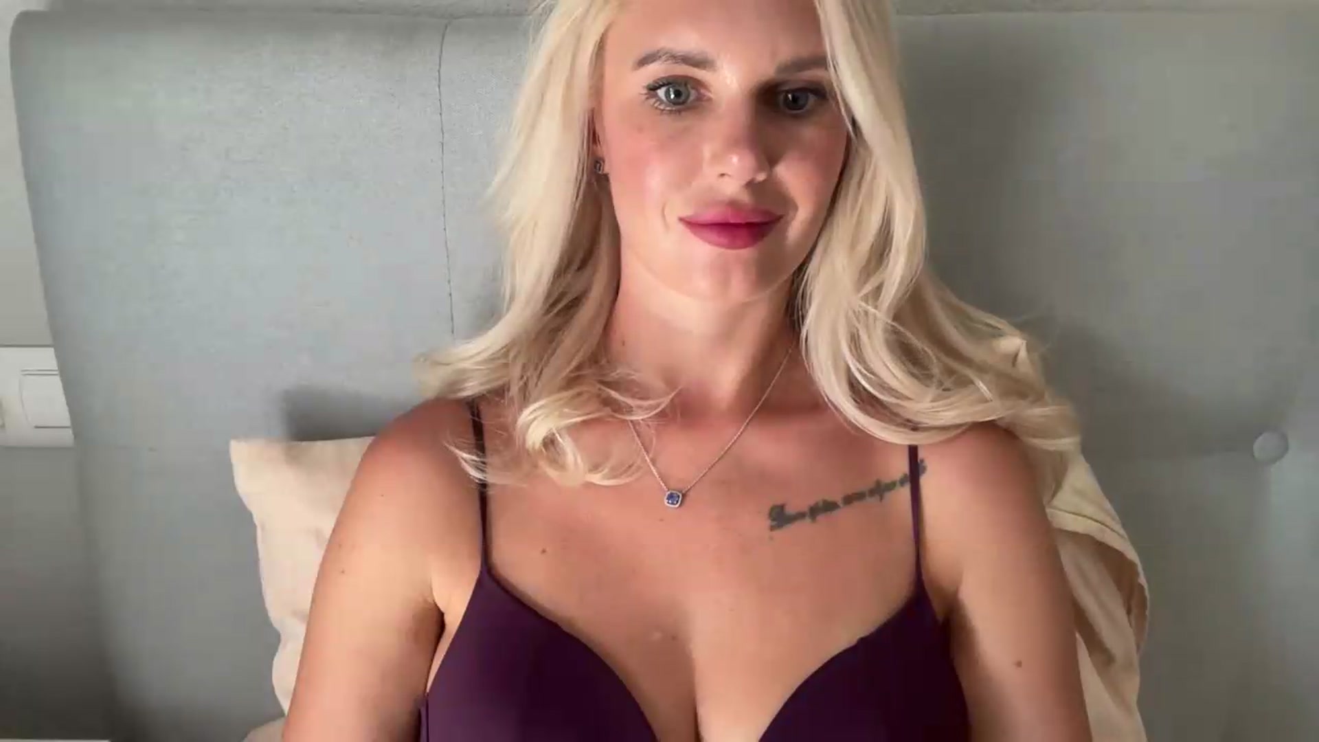Gallery image thumbnail from AuroraKingg's myfreecams stream on, 08/05/2026, 14:51 image 12 of 20