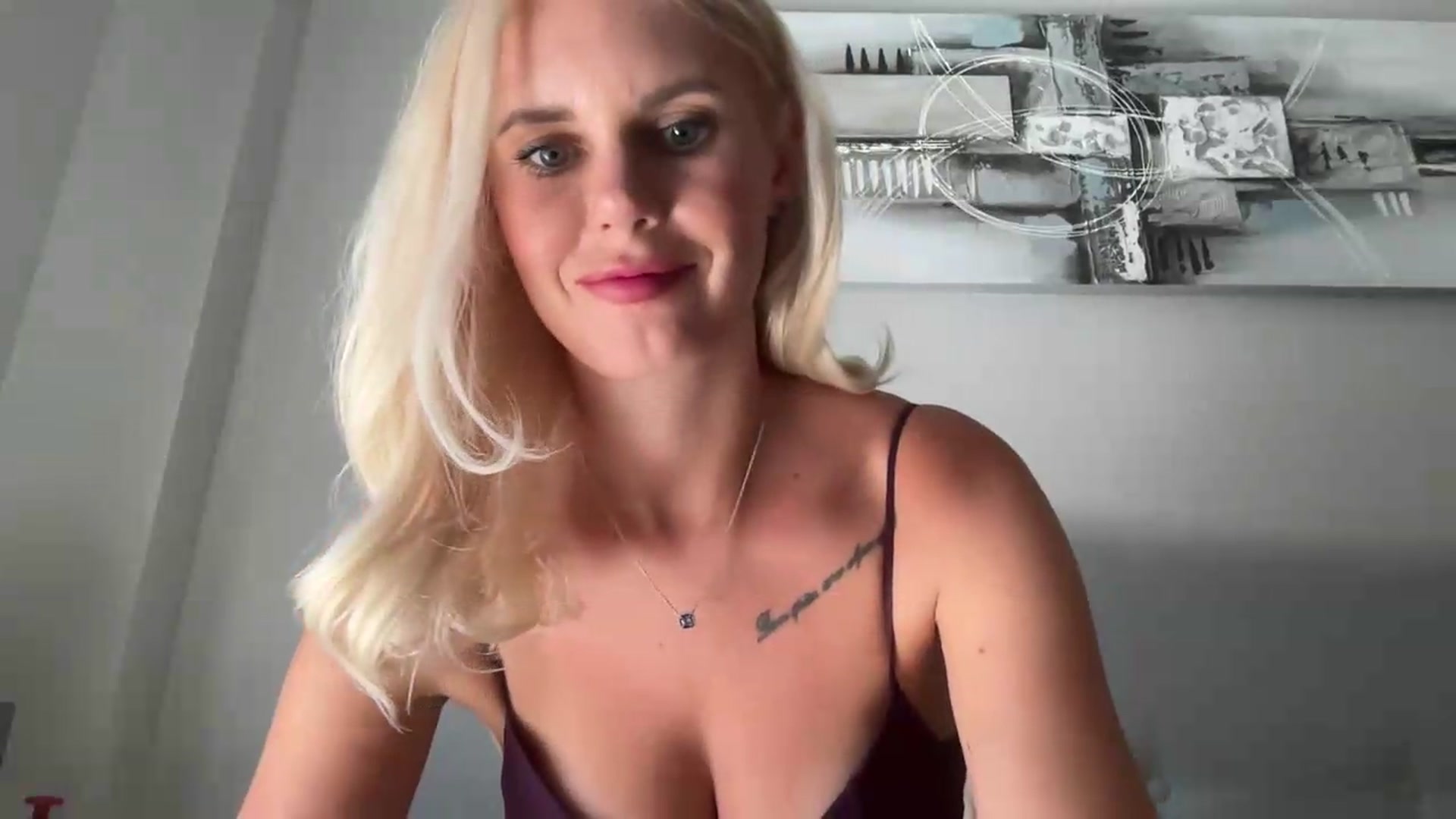 Gallery image thumbnail from AuroraKingg's myfreecams stream on, 08/05/2026, 14:51 image 18 of 20