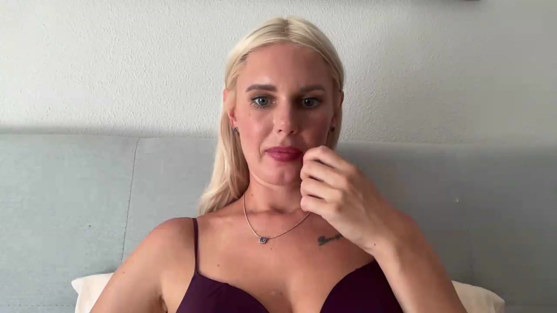 Gallery image thumbnail from AuroraKingg's myfreecams stream on, 08/05/2026, 16:01 image 15 of 20