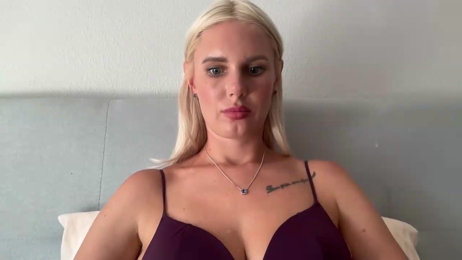 Gallery image thumbnail from AuroraKingg's myfreecams stream on, 08/05/2026, 16:01 image 18 of 20