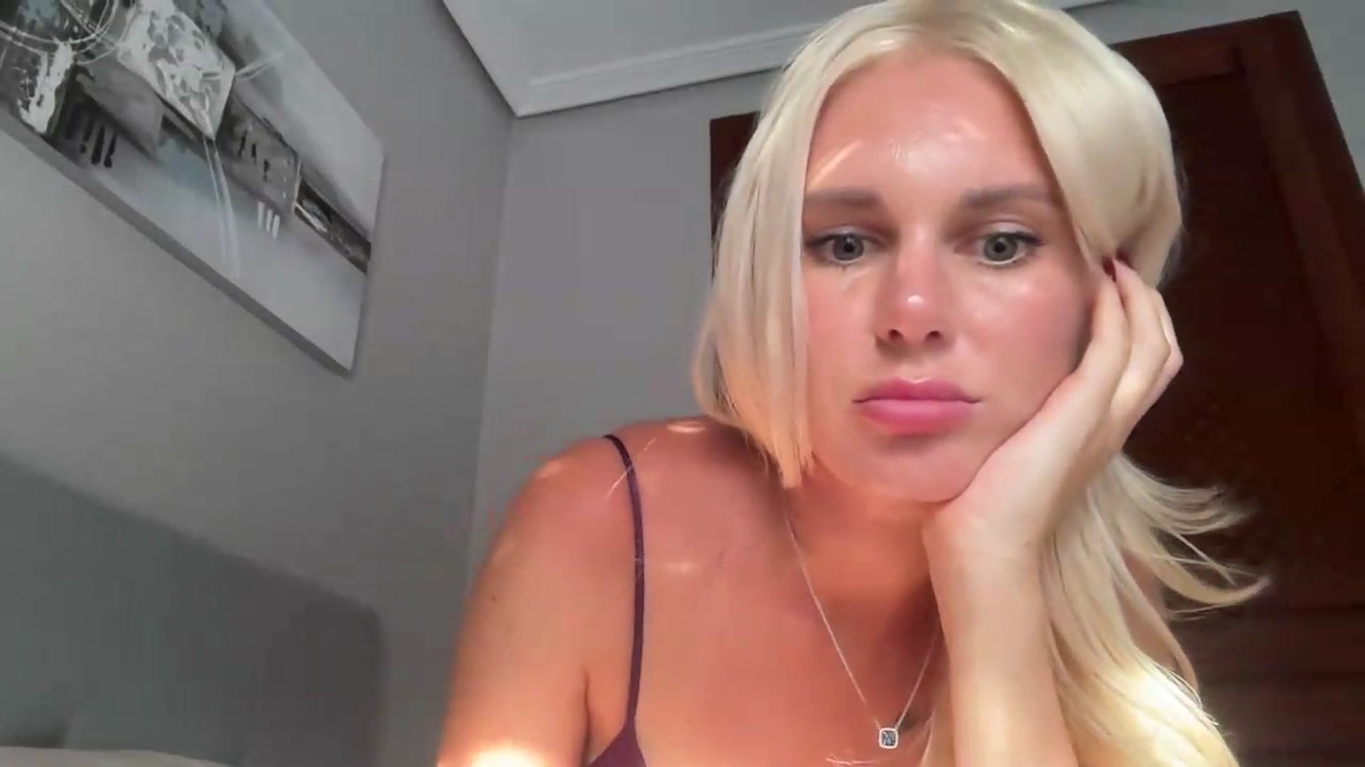 Gallery image thumbnail from AuroraKingg's myfreecams stream on, 08/05/2026, 17:34 image 13 of 20
