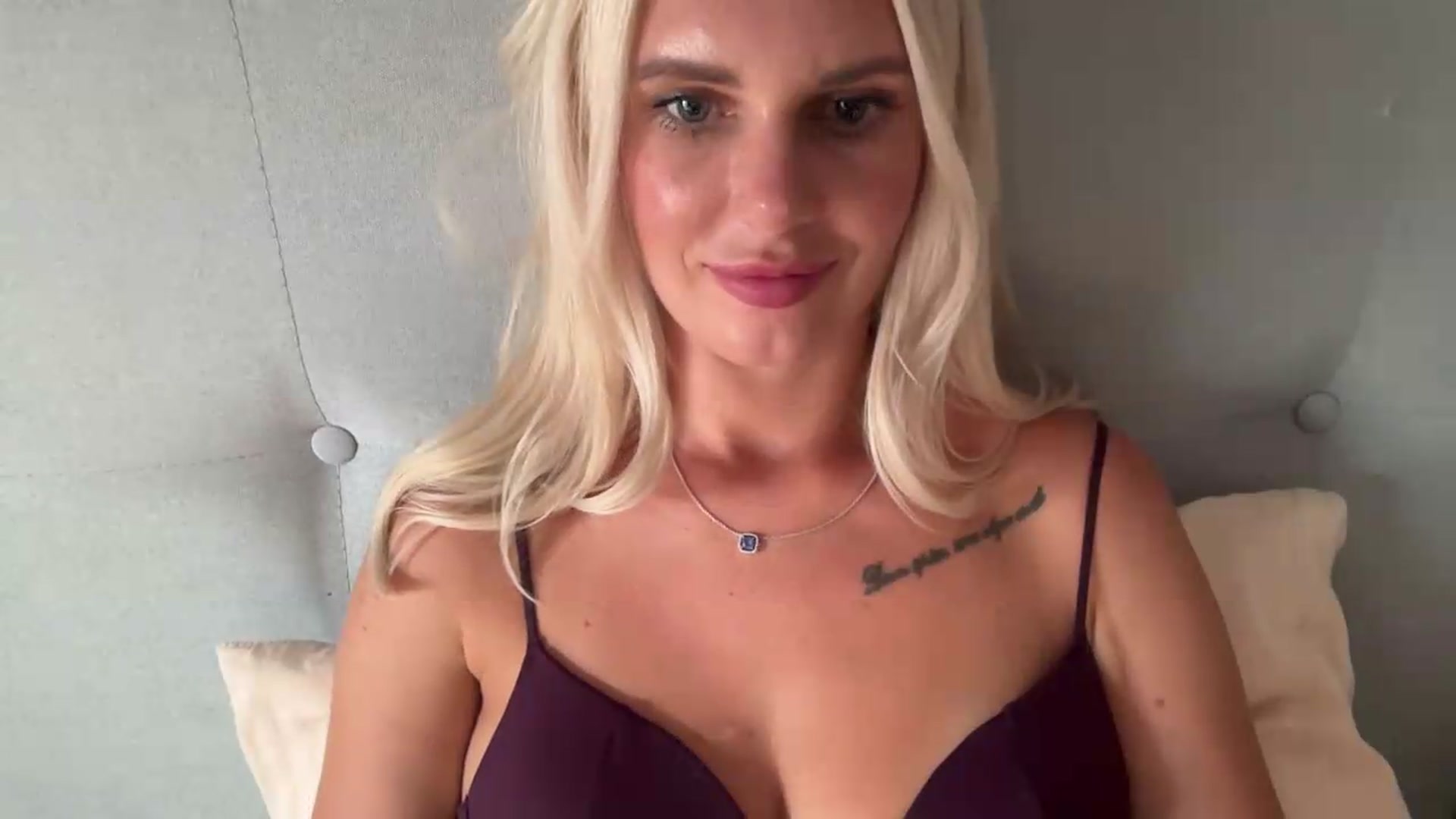 Gallery image thumbnail from AuroraKingg's myfreecams stream on, 08/05/2026, 17:34 image 15 of 20