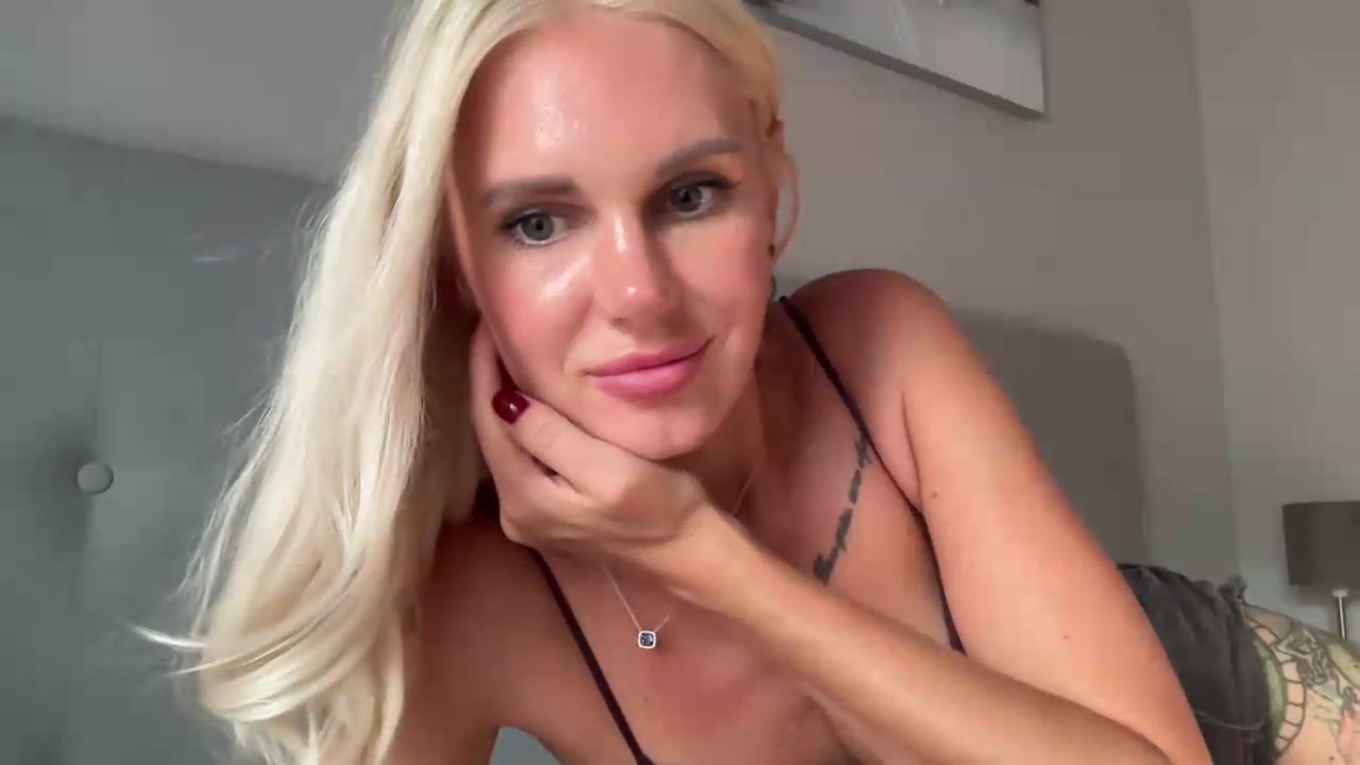Gallery image thumbnail from AuroraKingg's myfreecams stream on, 08/05/2026, 17:34 image 18 of 20