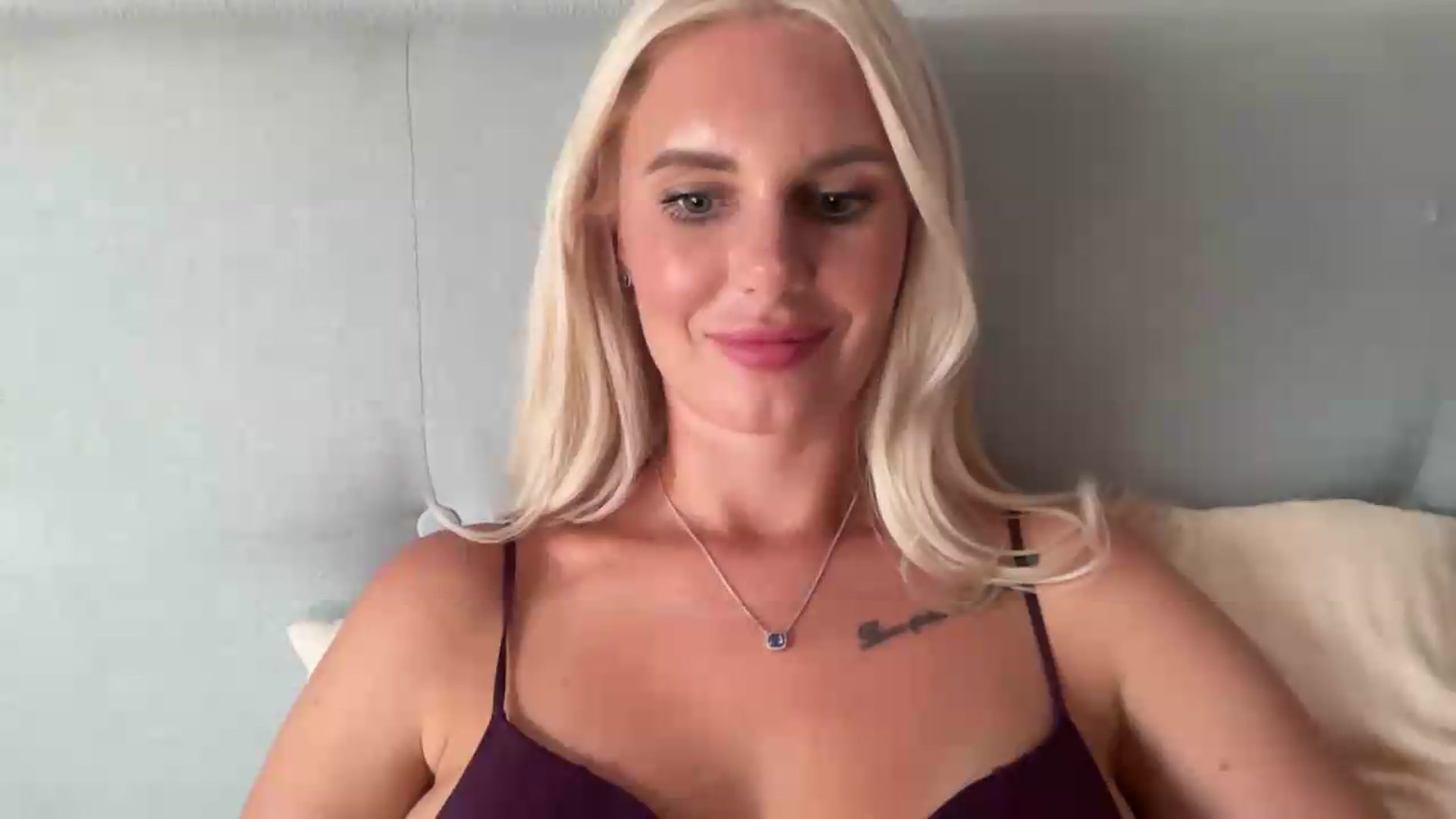Gallery image thumbnail from AuroraKingg's myfreecams stream on, 08/05/2026, 17:34 image 5 of 20