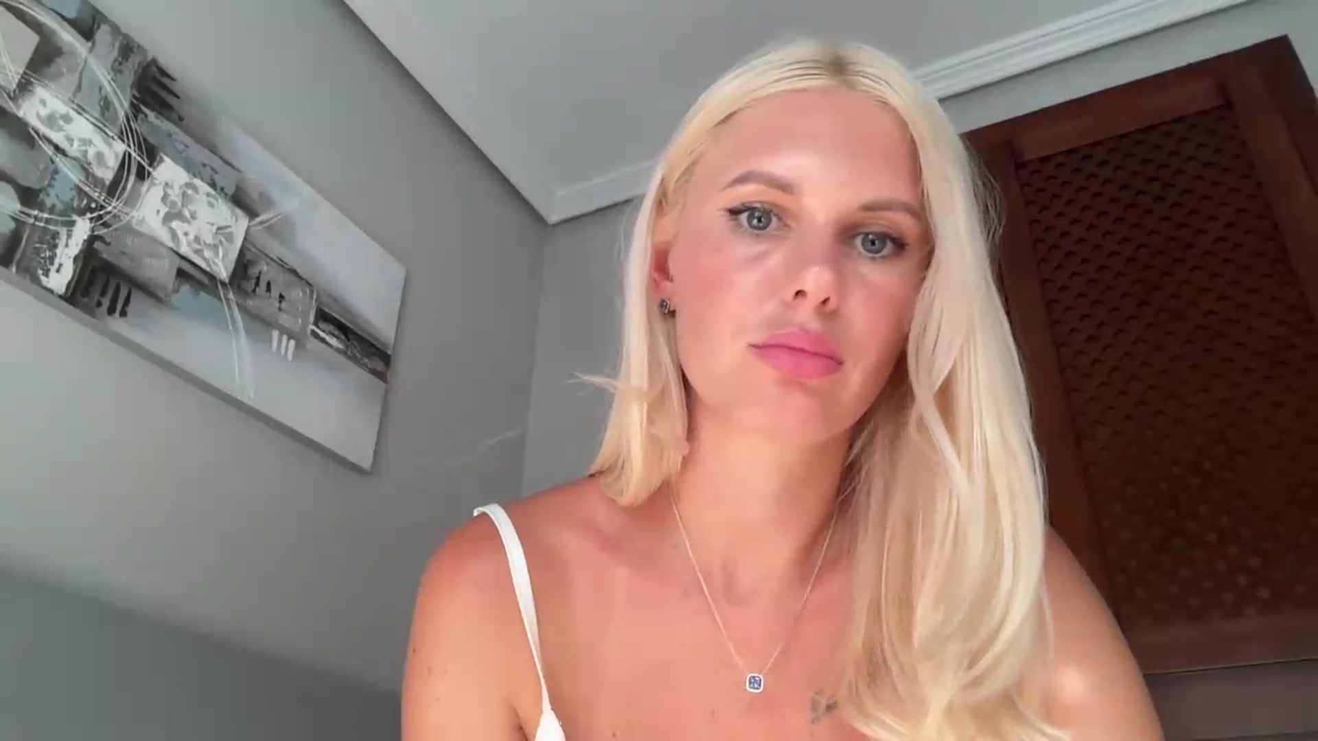 Gallery image thumbnail from AuroraKingg's myfreecams stream on, 08/06/2026, 17:01 image 14 of 20