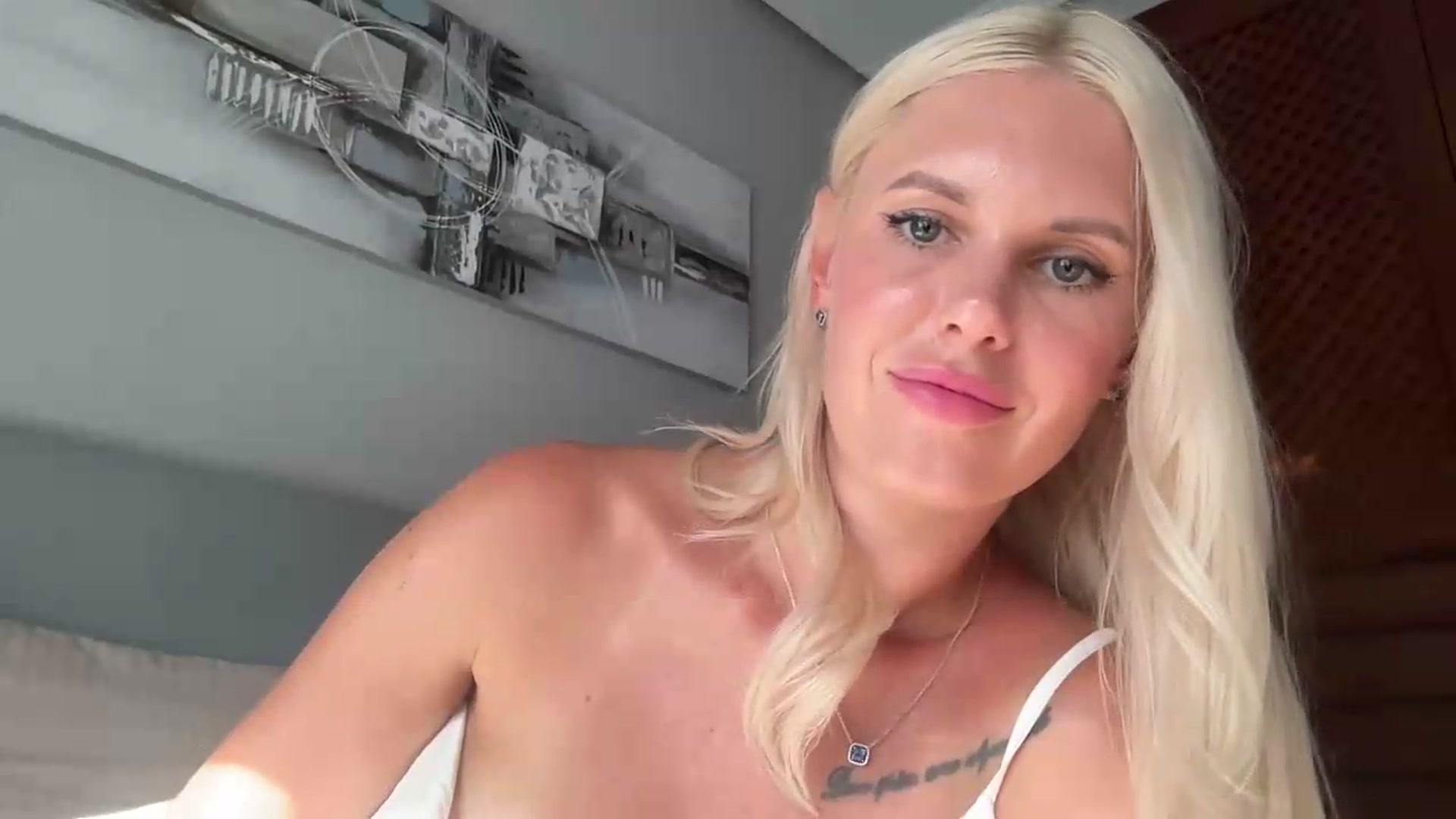 Gallery image thumbnail from AuroraKingg's myfreecams stream on, 08/06/2026, 17:01 image 9 of 20