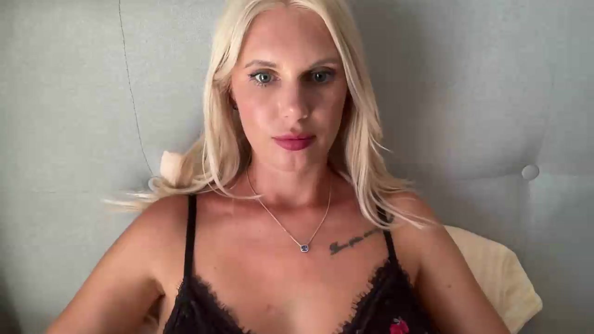 Gallery image thumbnail from AuroraKingg's myfreecams stream on, 08/07/2026, 16:11 image 4 of 20