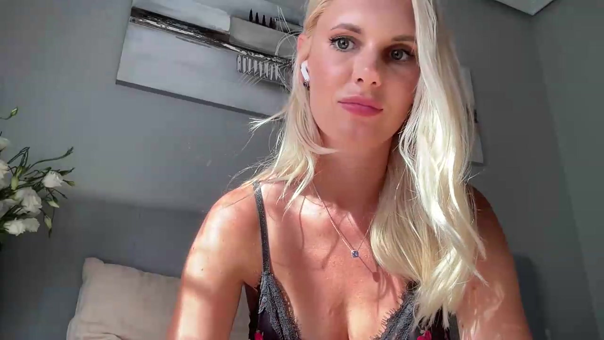 Gallery image thumbnail from AuroraKingg's myfreecams stream on, 08/07/2026, 16:42 image 2 of 20