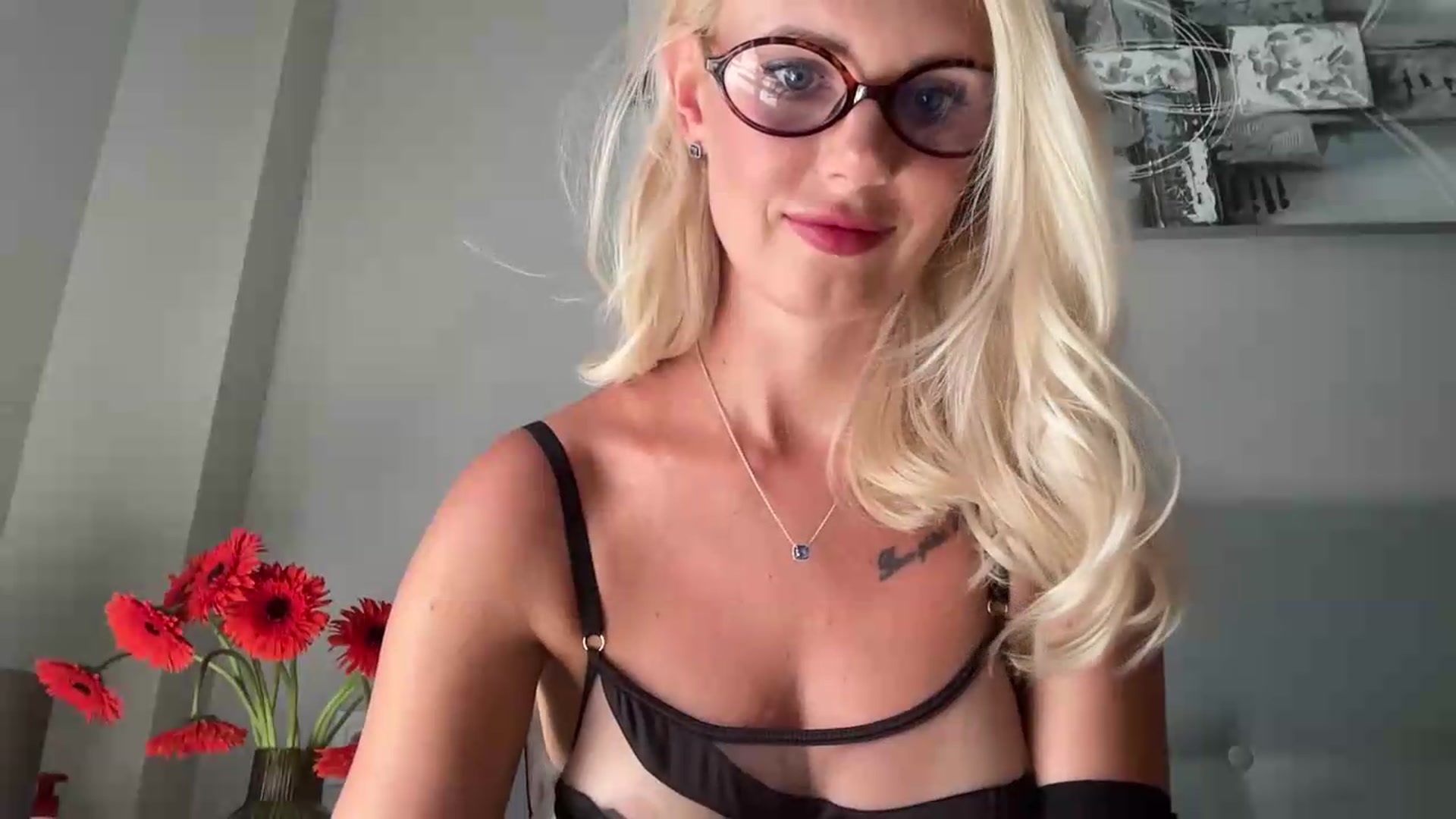 Gallery image thumbnail from AuroraKingg's myfreecams stream on, 08/09/2026, 16:01 image 10 of 20