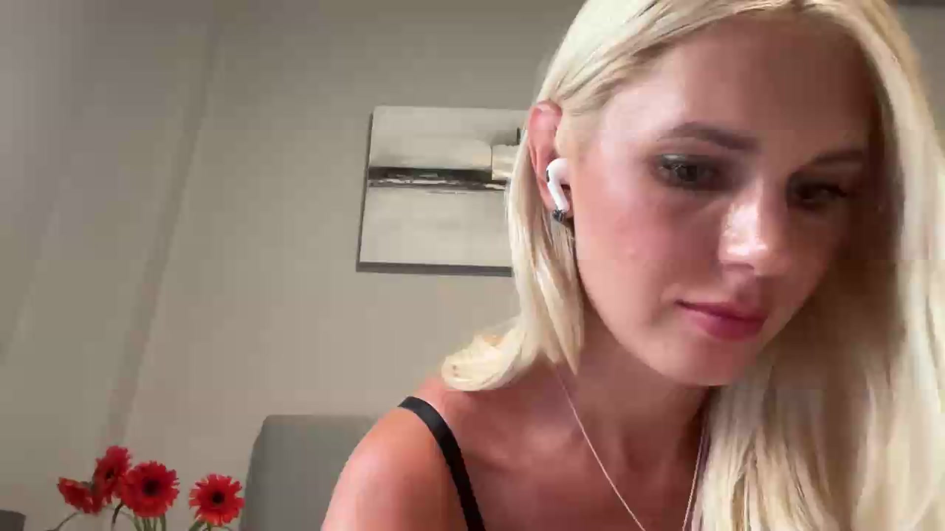 Gallery image thumbnail from AuroraKingg's myfreecams stream on, 08/09/2026, 18:10 image 20 of 20