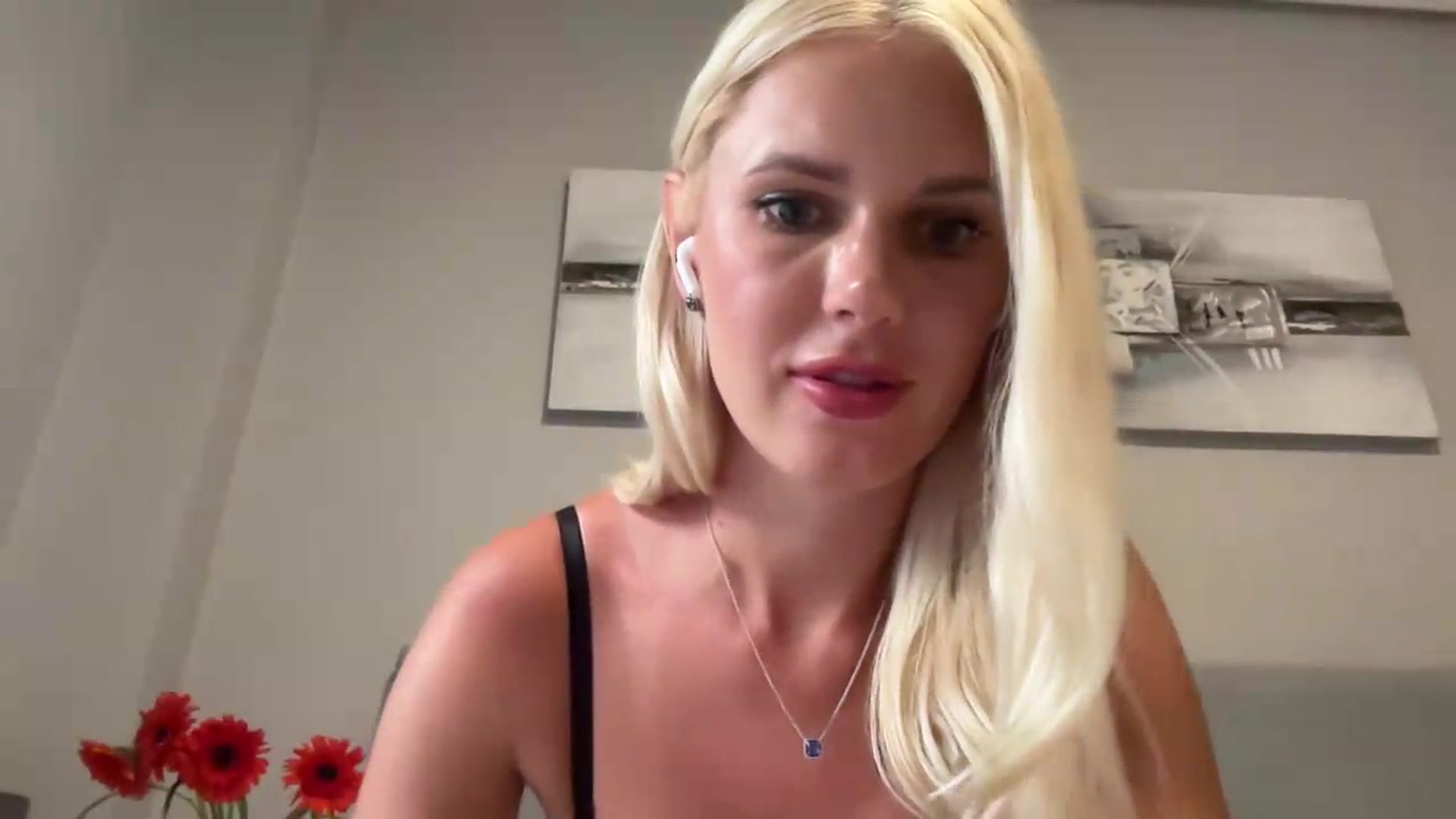 Gallery image thumbnail from AuroraKingg's myfreecams stream on, 08/09/2026, 18:10 image 16 of 20