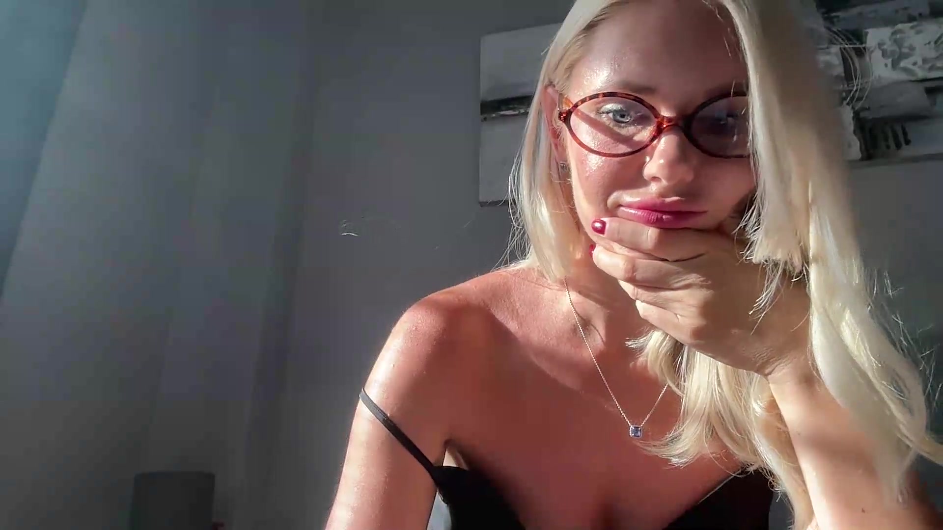 Gallery image thumbnail from AuroraKingg's myfreecams stream on, 08/11/2026, 17:18 image 14 of 20