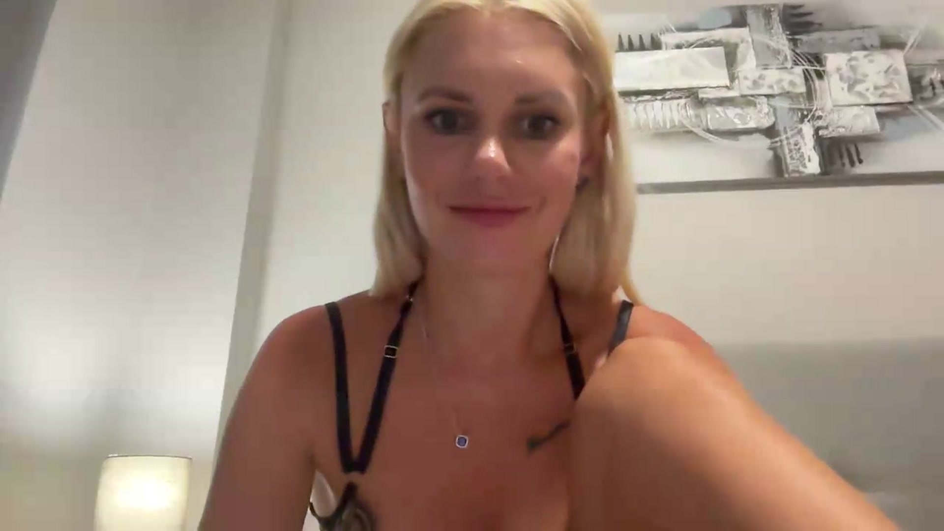 Gallery image thumbnail from AuroraKingg's myfreecams stream on, 08/12/2026, 18:35 image 20 of 20
