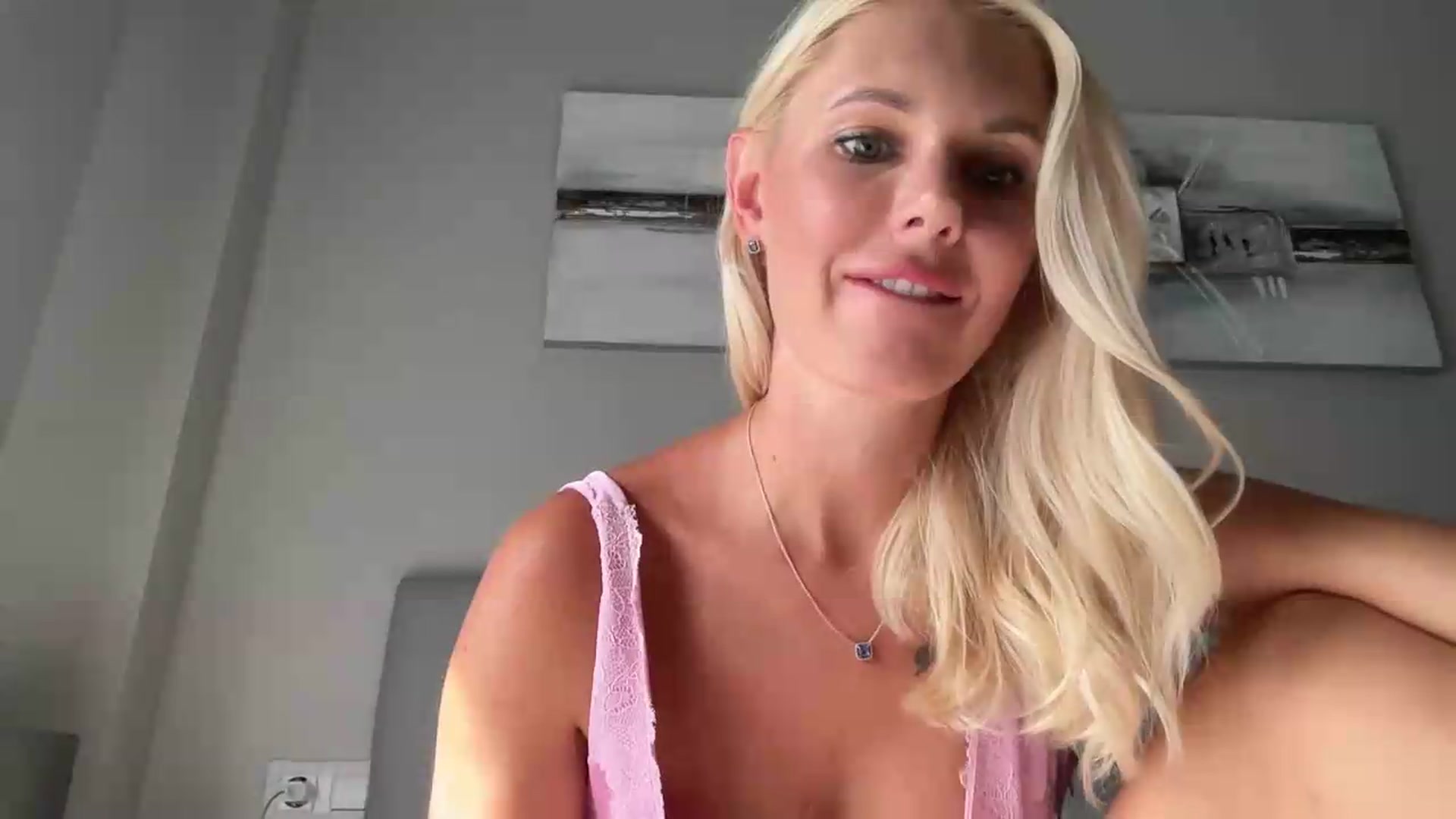 Gallery image thumbnail from AuroraKingg's myfreecams stream on, 08/13/2026, 17:07 image 5 of 20