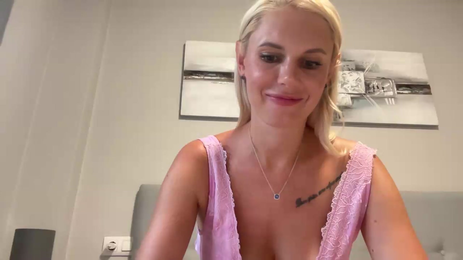 Gallery image thumbnail from AuroraKingg's myfreecams stream on, 08/13/2026, 18:31 image 17 of 20