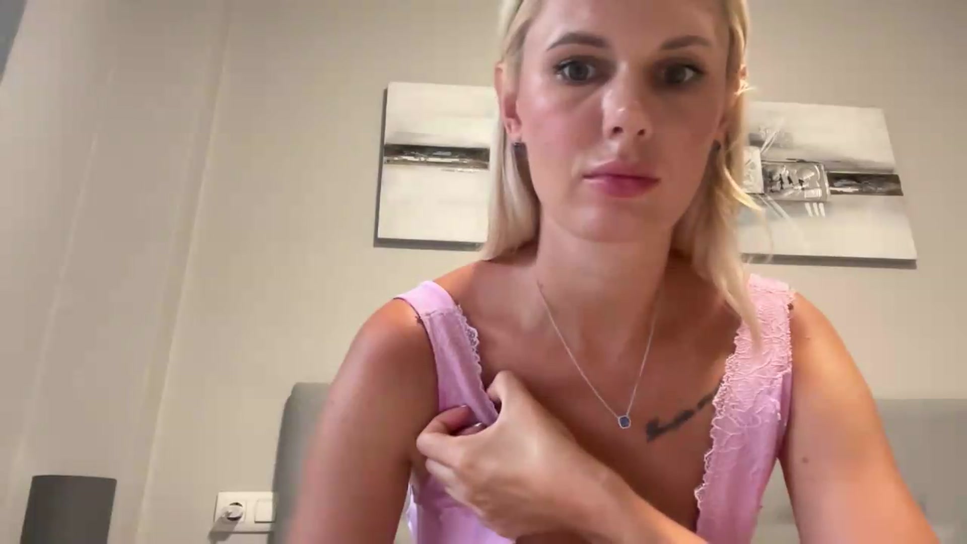 Gallery image thumbnail from AuroraKingg's myfreecams stream on, 08/13/2026, 18:31 image 19 of 20
