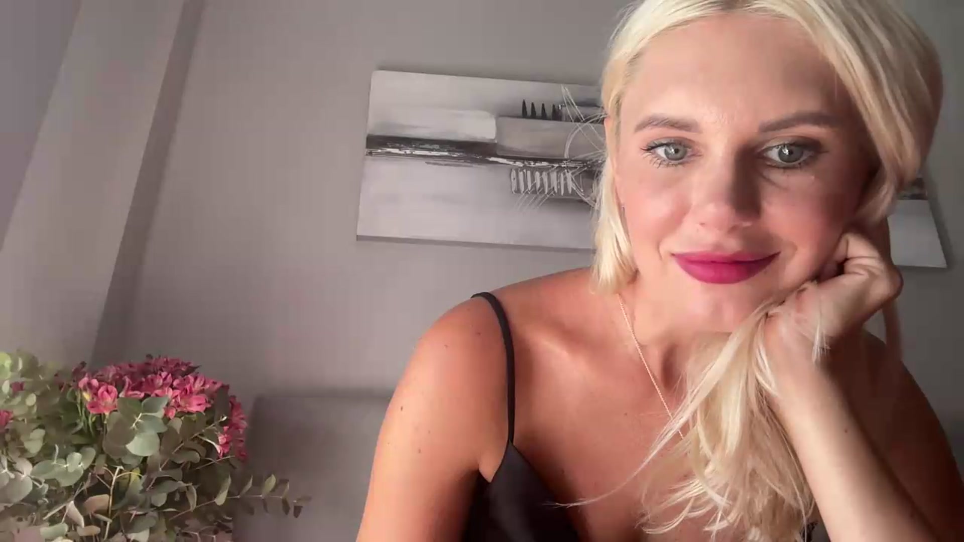 Gallery image thumbnail from AuroraKingg's myfreecams stream on, 08/15/2026, 15:50 image 13 of 20