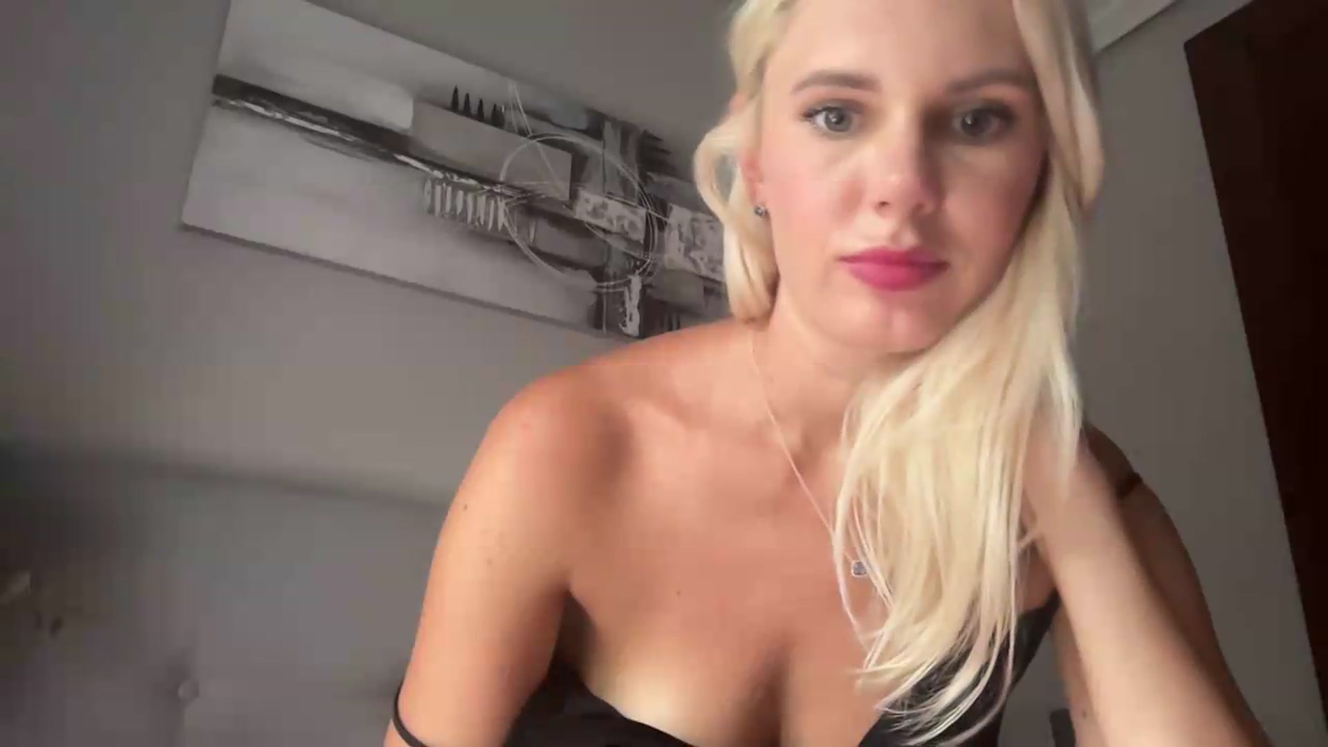 Gallery image thumbnail from AuroraKingg's myfreecams stream on, 08/15/2026, 16:34 image 18 of 20