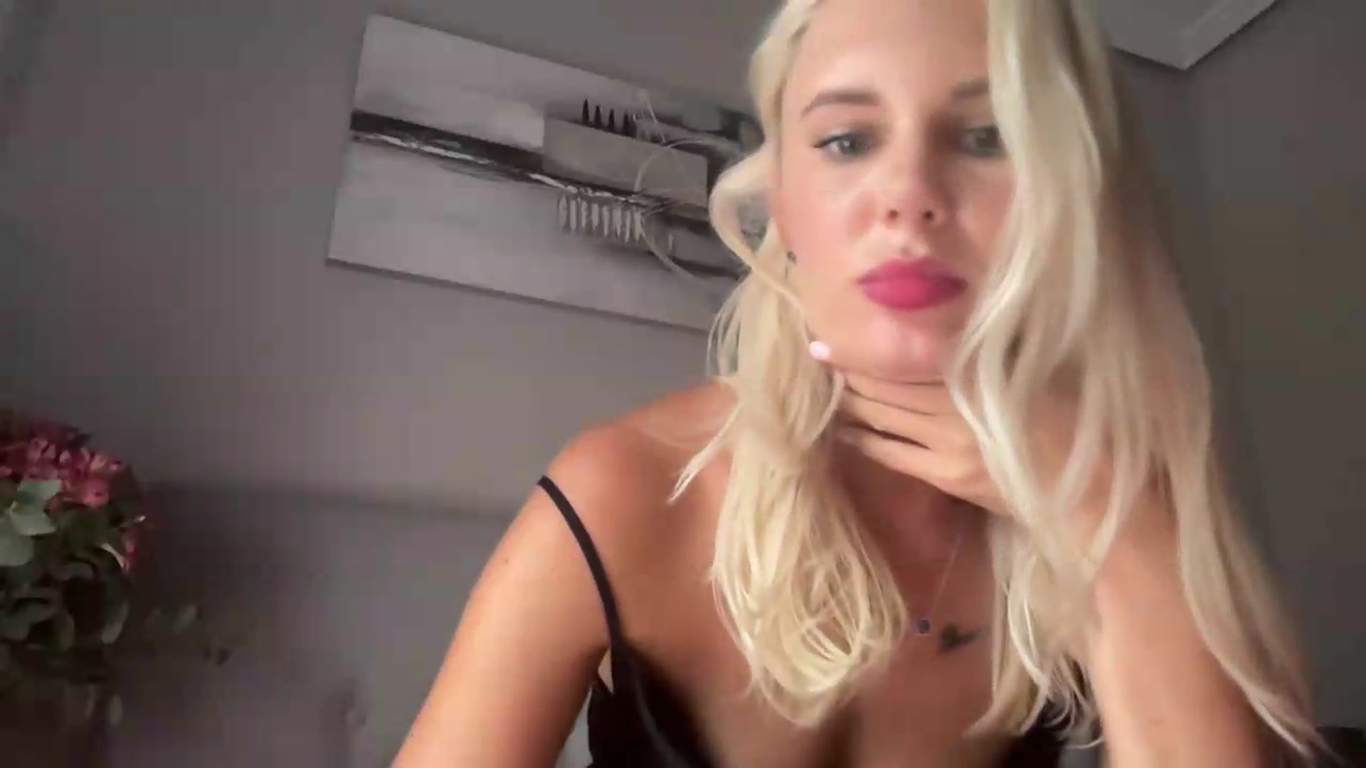 Gallery image thumbnail from AuroraKingg's myfreecams stream on, 08/15/2026, 16:34 image 16 of 20