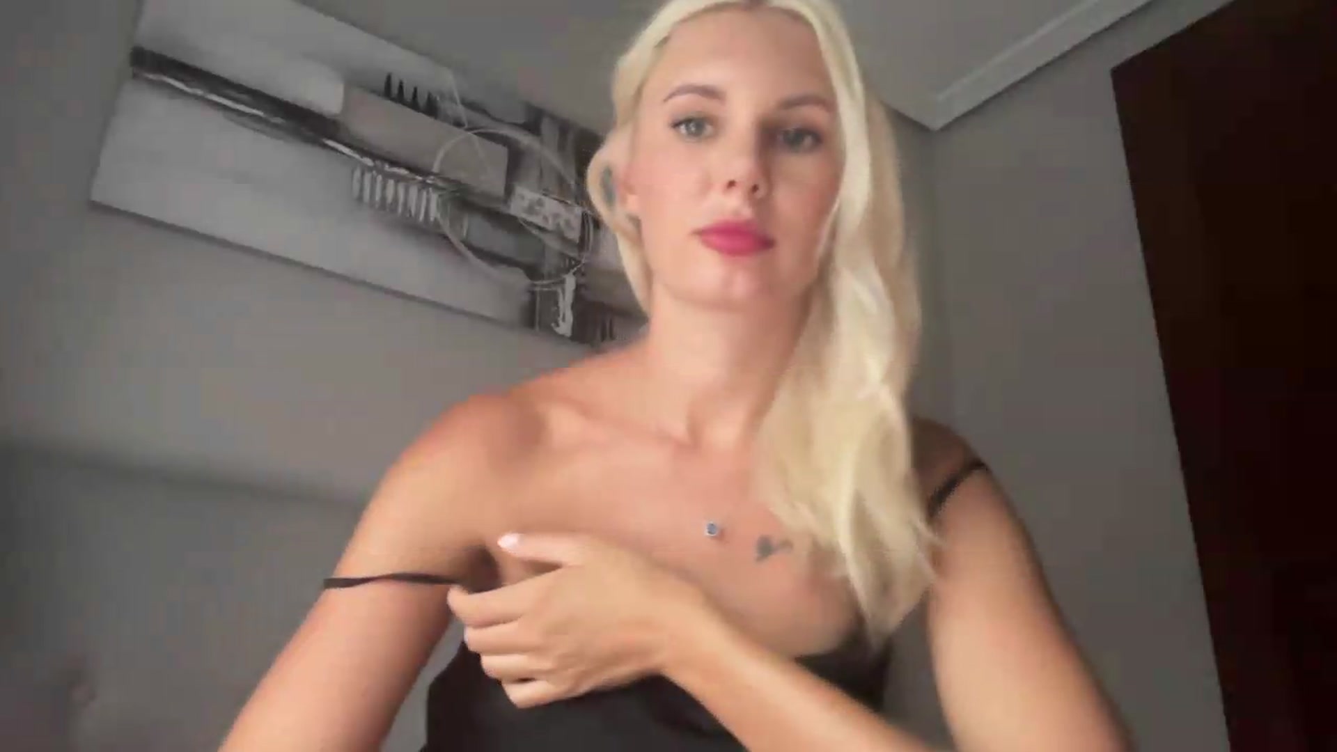 Gallery image thumbnail from AuroraKingg's myfreecams stream on, 08/15/2026, 16:34 image 17 of 20
