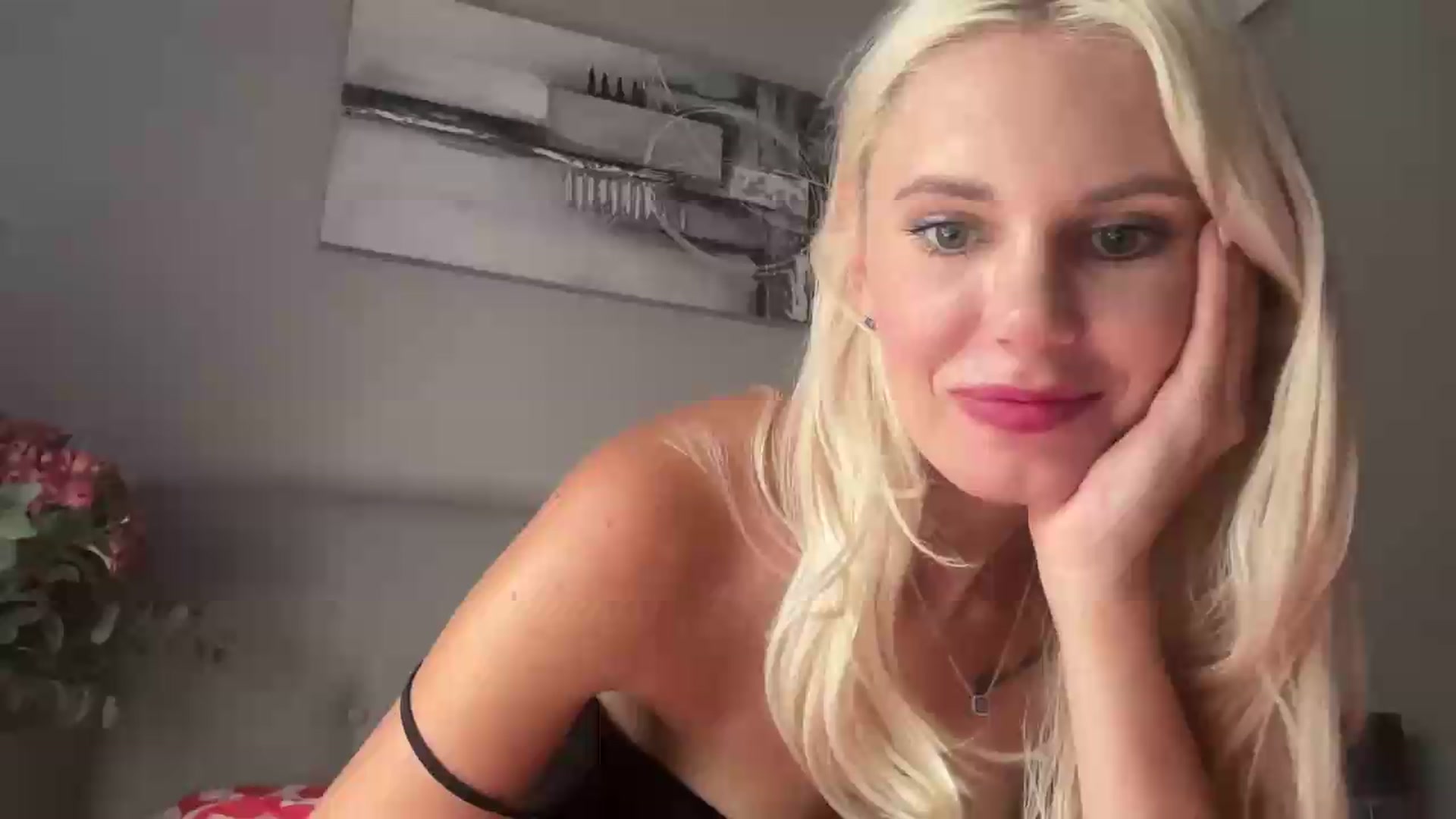 Gallery image thumbnail from AuroraKingg's myfreecams stream on, 08/15/2026, 17:36 image 1 of 20