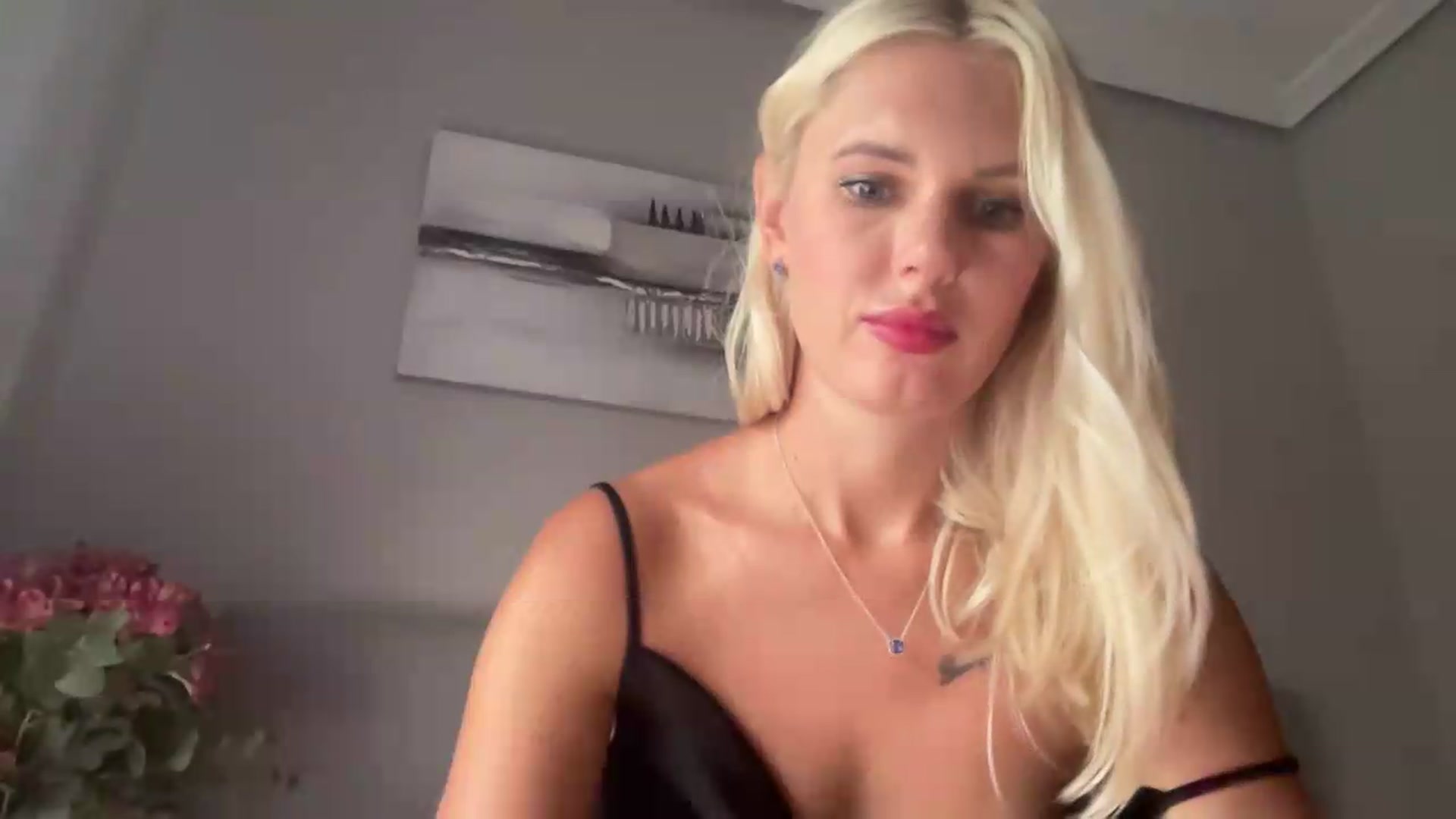 Gallery image thumbnail from AuroraKingg's myfreecams stream on, 08/15/2026, 17:36 image 8 of 20