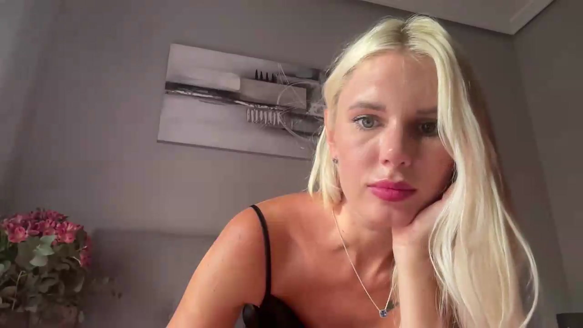 Gallery image thumbnail from AuroraKingg's myfreecams stream on, 08/15/2026, 17:36 image 15 of 20