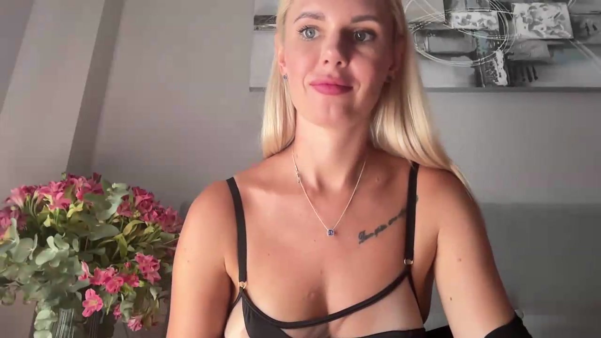 Gallery image thumbnail from AuroraKingg's myfreecams stream on, 08/17/2026, 15:57 image 15 of 20