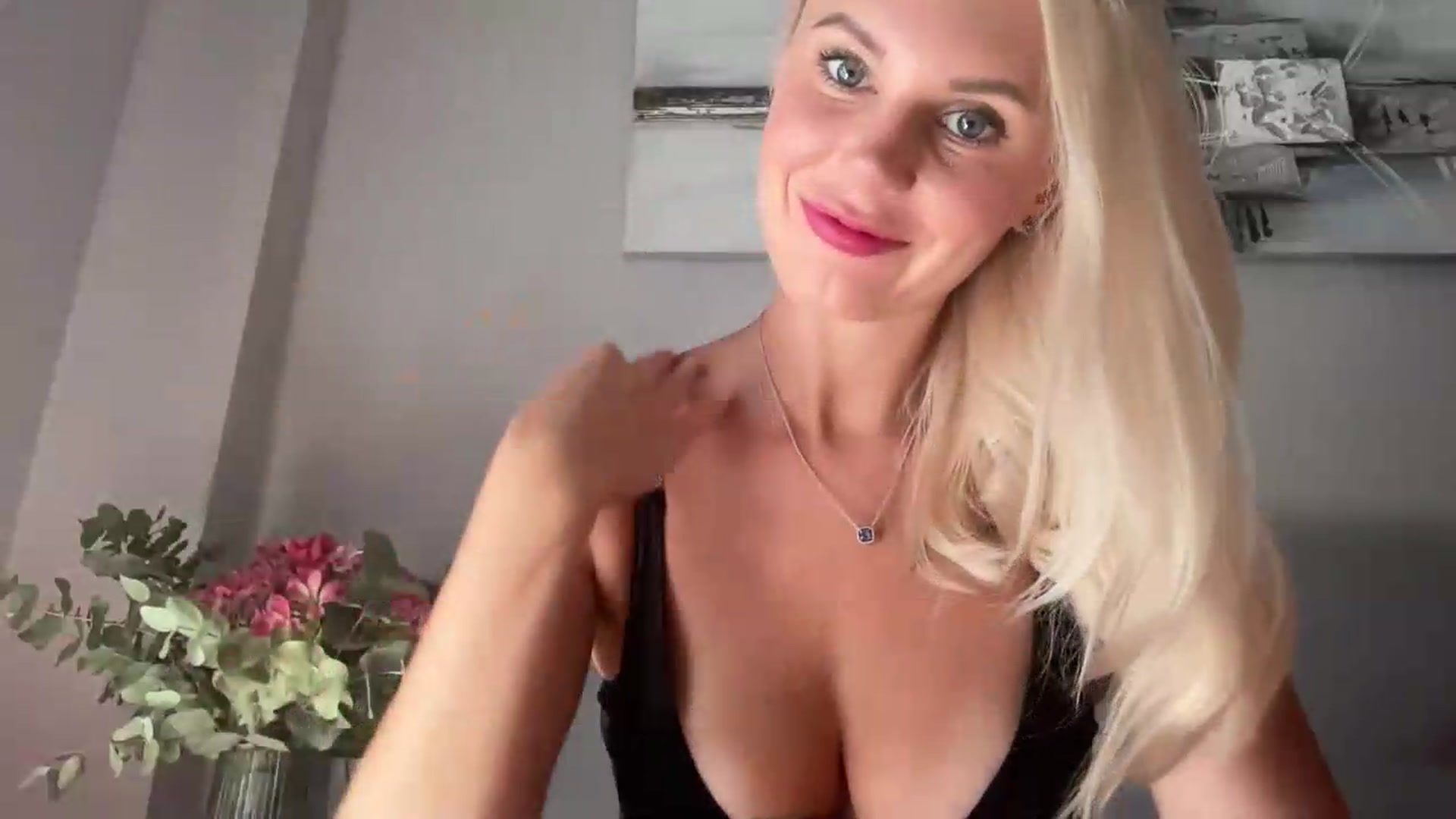 Gallery image thumbnail from AuroraKingg's myfreecams stream on, 08/18/2026, 18:27 image 2 of 20
