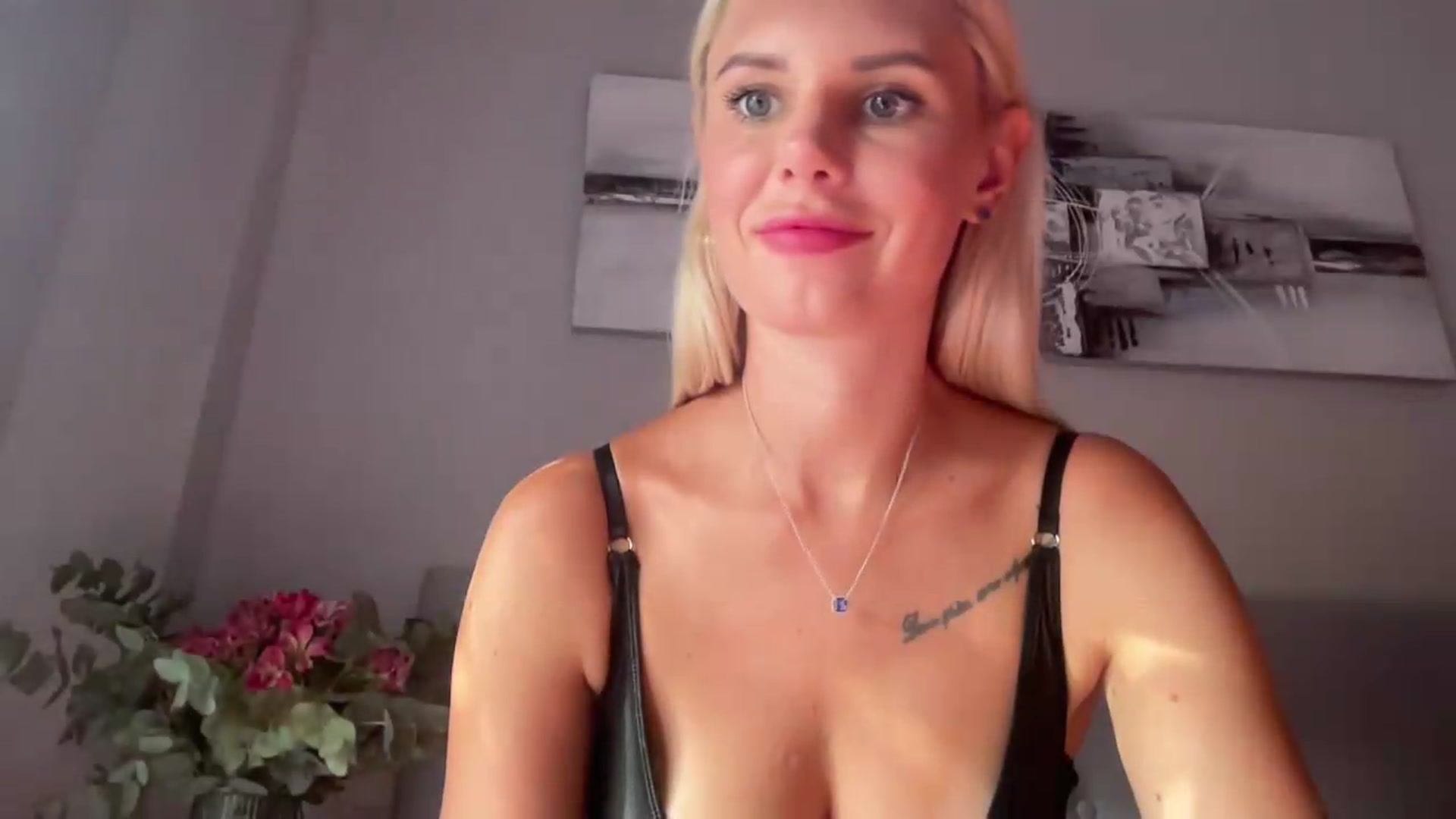 Gallery image thumbnail from AuroraKingg's myfreecams stream on, 08/18/2026, 18:27 image 13 of 20