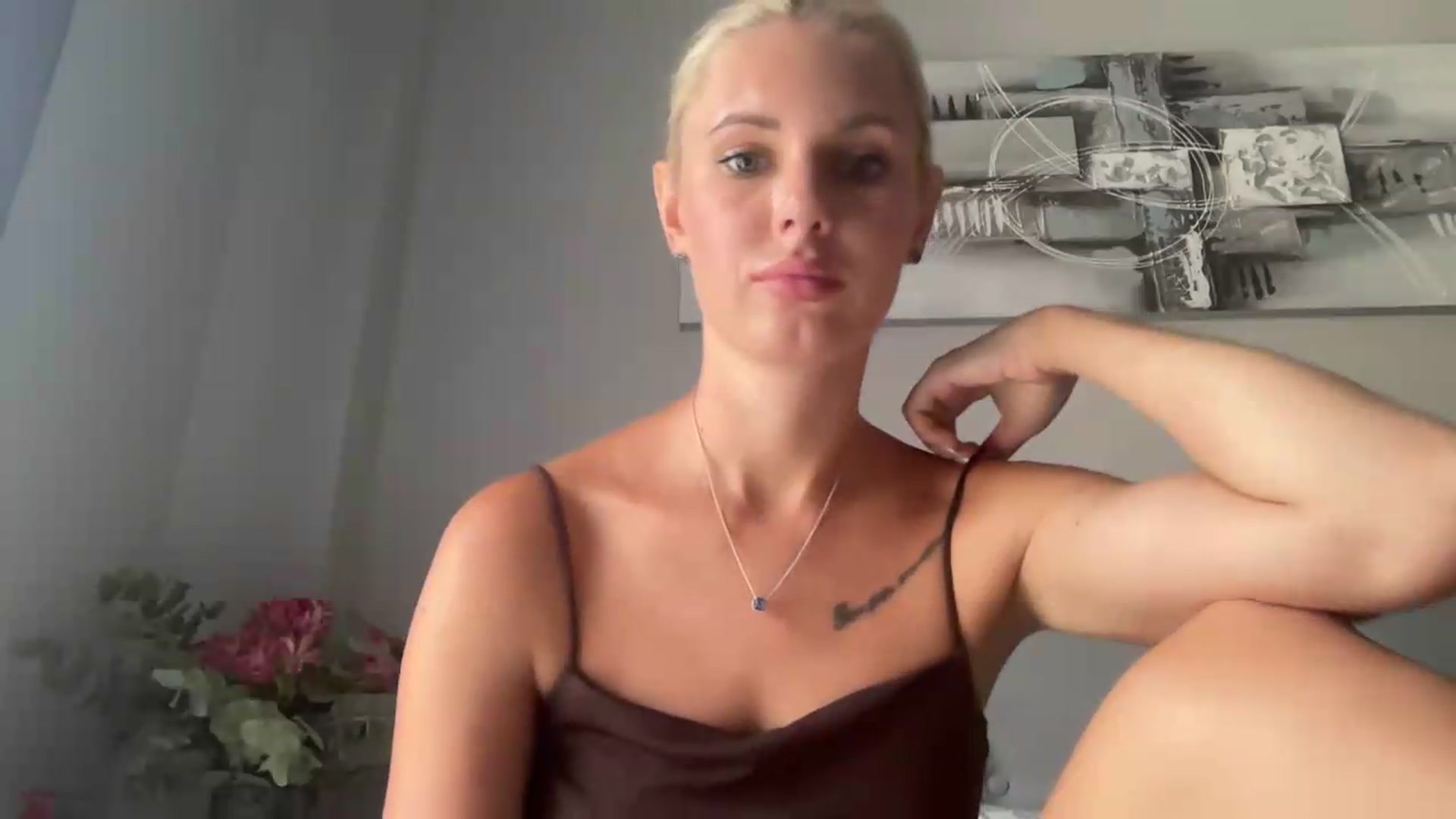 Gallery image thumbnail from AuroraKingg's myfreecams stream on, 08/19/2026, 11:28 image 19 of 20