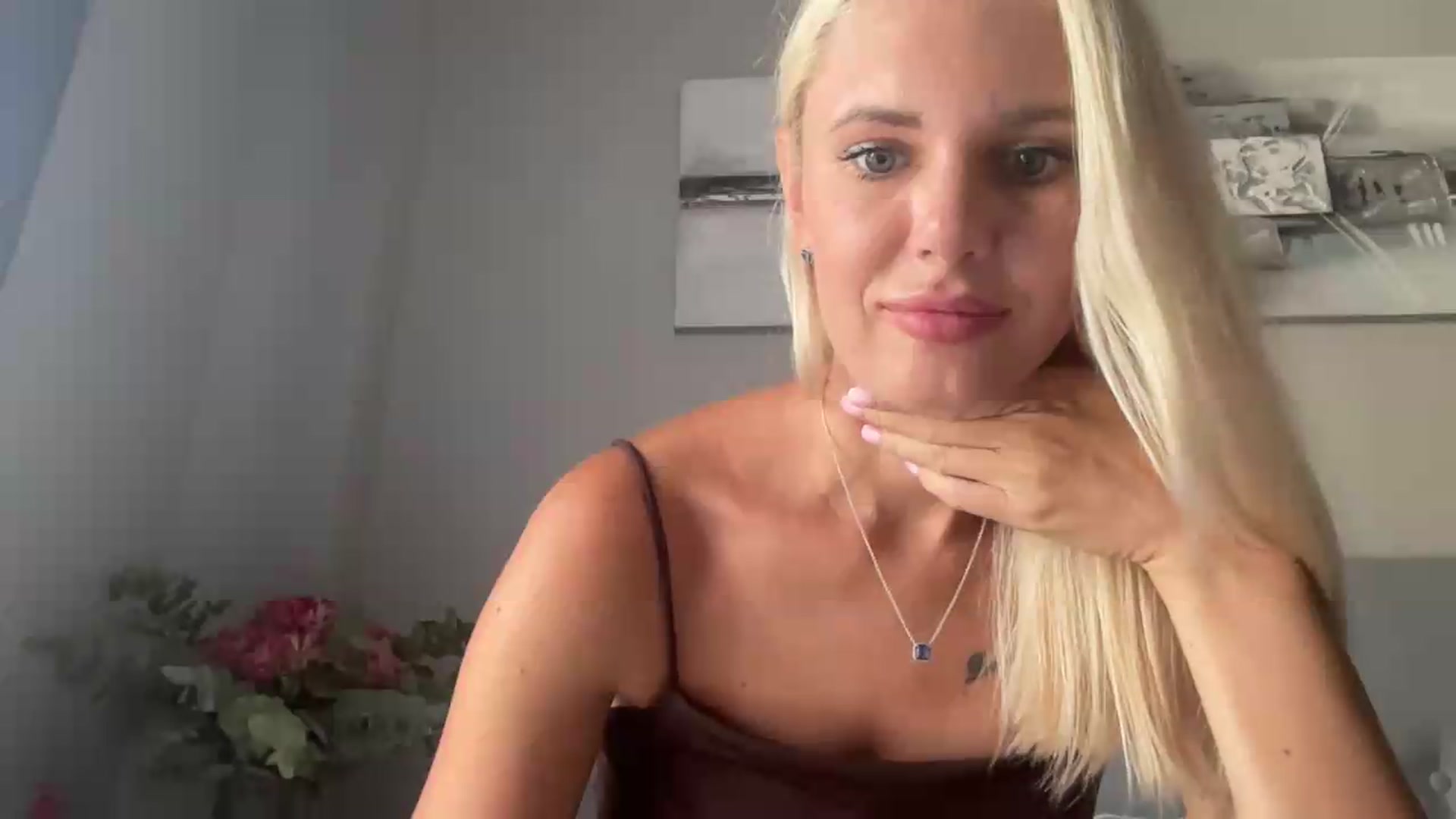 Gallery image thumbnail from AuroraKingg's myfreecams stream on, 08/19/2026, 11:28 image 14 of 20