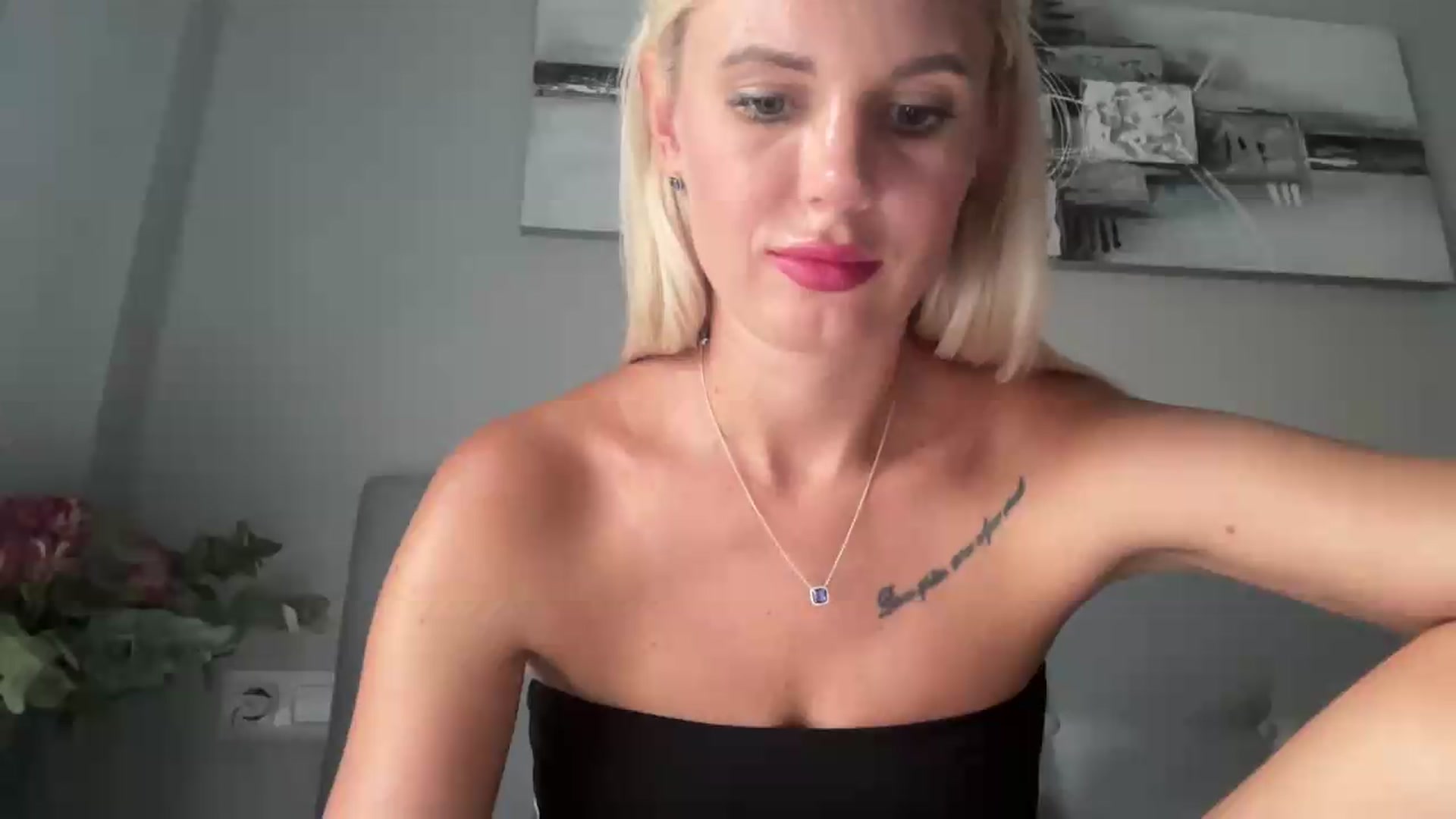 Gallery image thumbnail from AuroraKingg's myfreecams stream on, 08/19/2026, 17:11 image 18 of 20