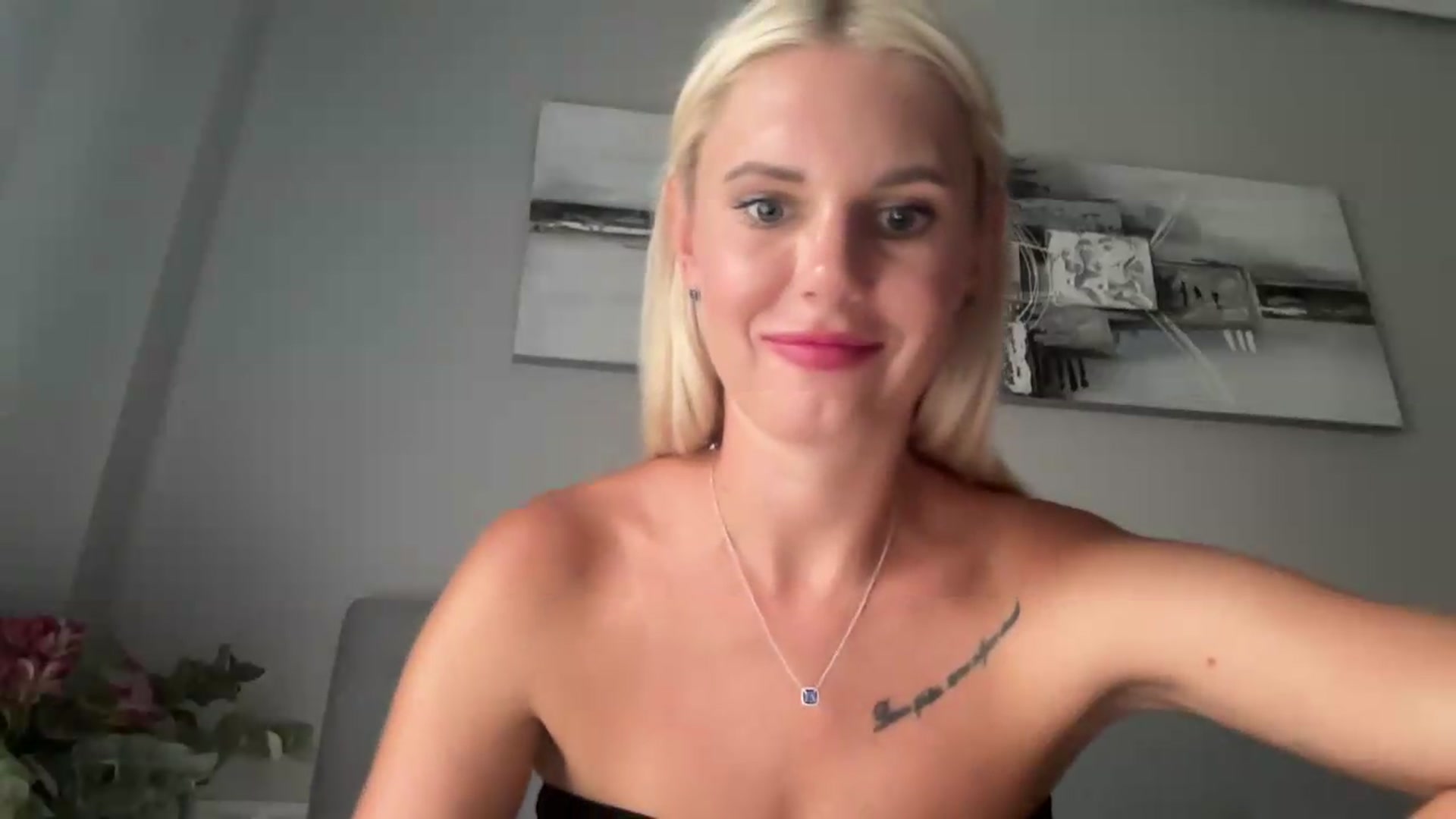 Gallery image thumbnail from AuroraKingg's myfreecams stream on, 08/19/2026, 17:11 image 13 of 20