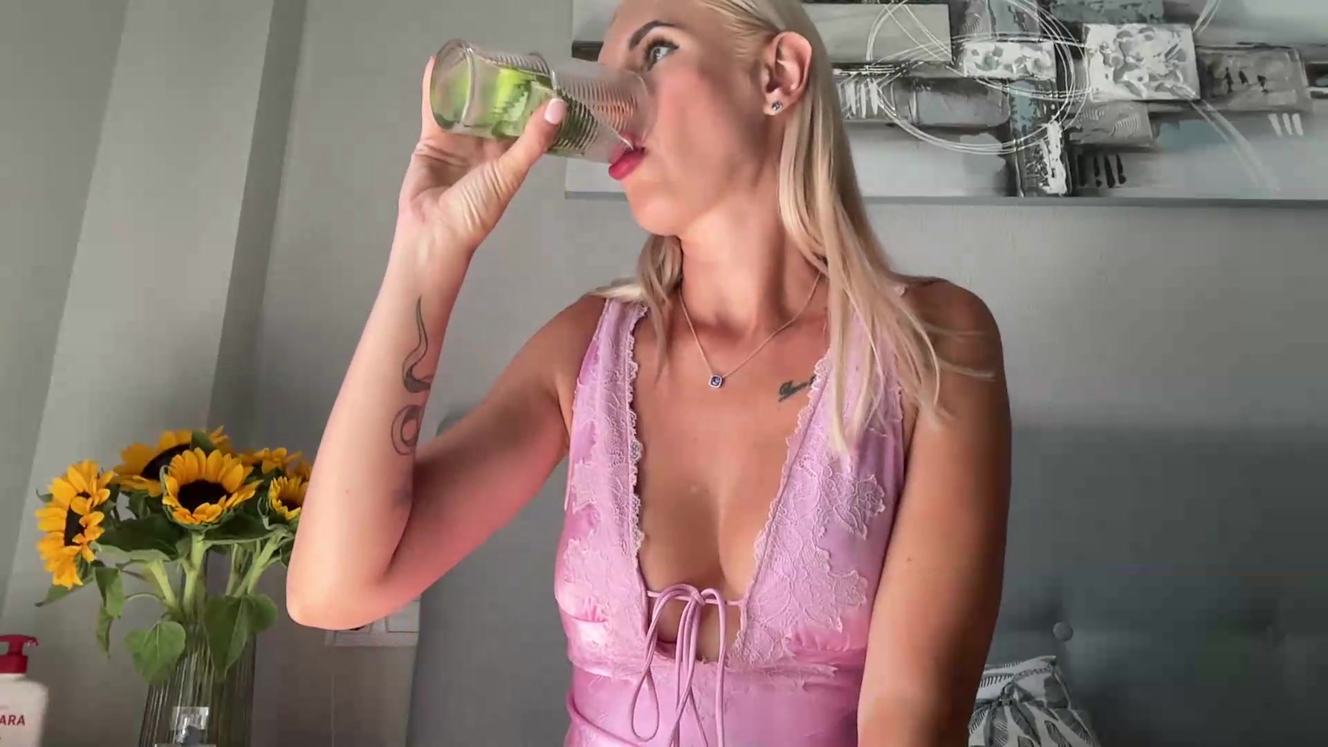 Gallery image thumbnail from AuroraKingg's myfreecams stream on, 08/21/2026, 15:56 image 19 of 20