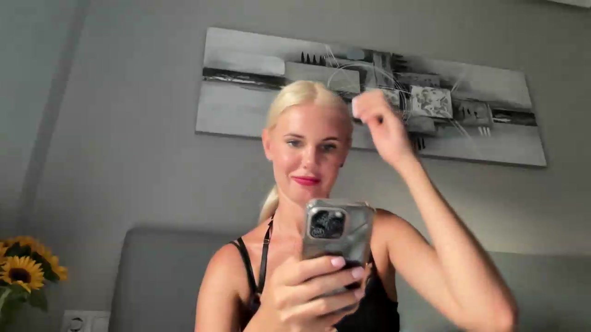 Gallery image thumbnail from AuroraKingg's myfreecams stream on, 08/22/2026, 18:17 image 17 of 20