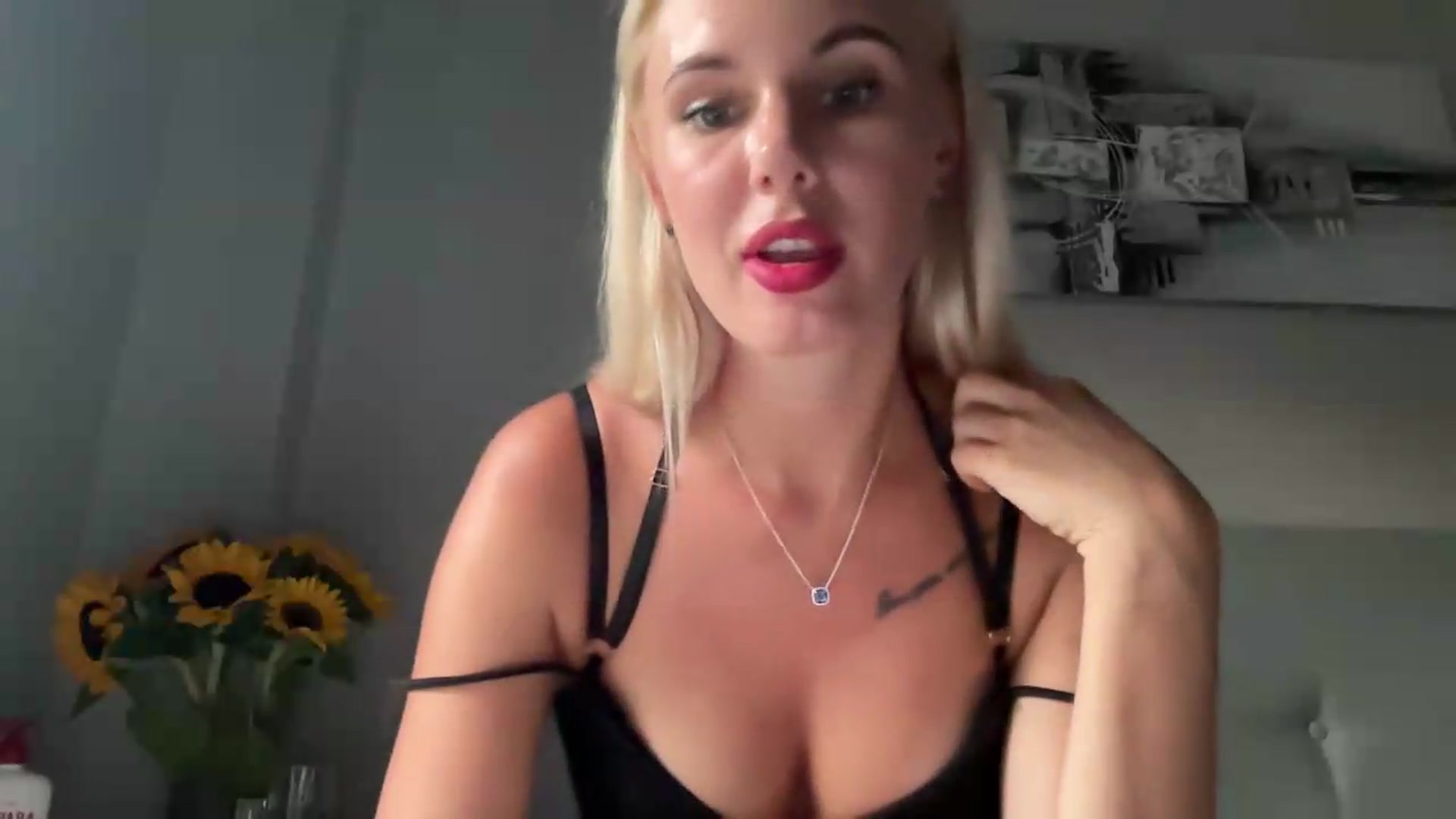 Gallery image thumbnail from AuroraKingg's myfreecams stream on, 08/22/2026, 18:50 image 13 of 20