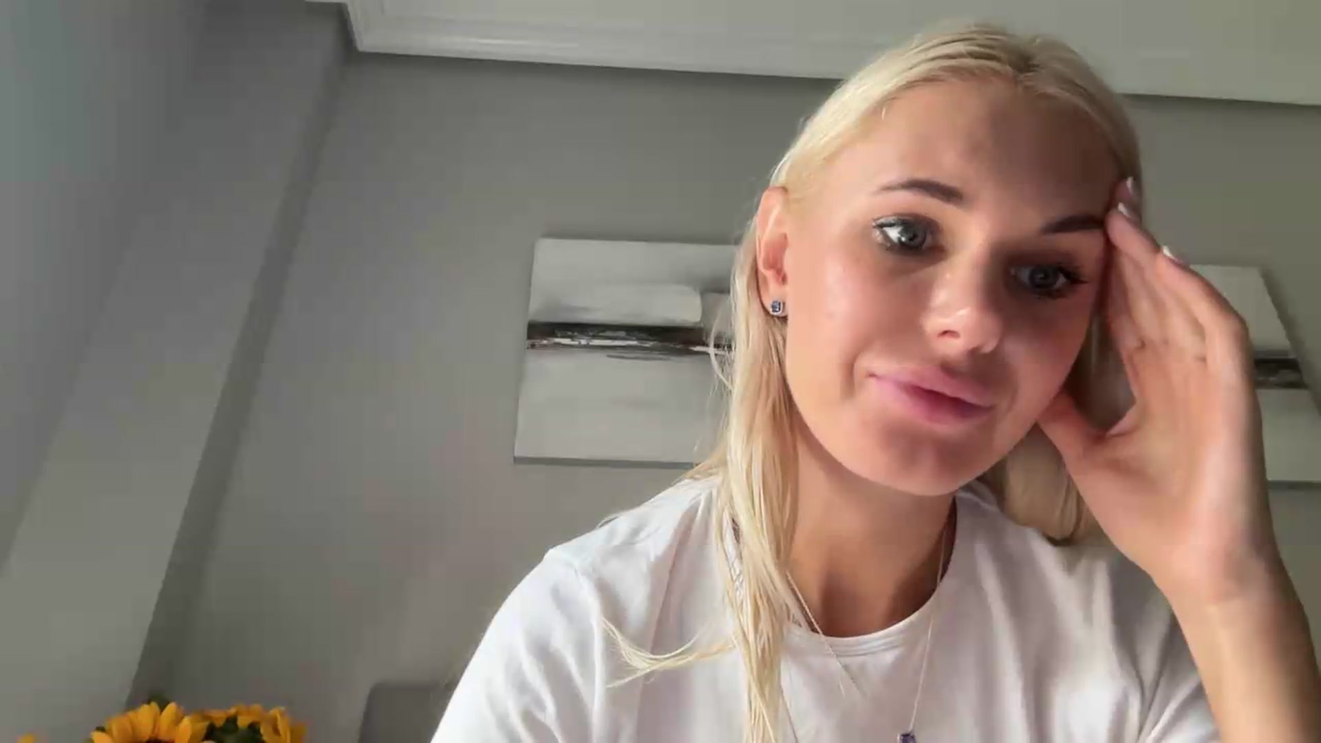 Gallery image thumbnail from AuroraKingg's myfreecams stream on, 08/24/2026, 09:15 image 14 of 20