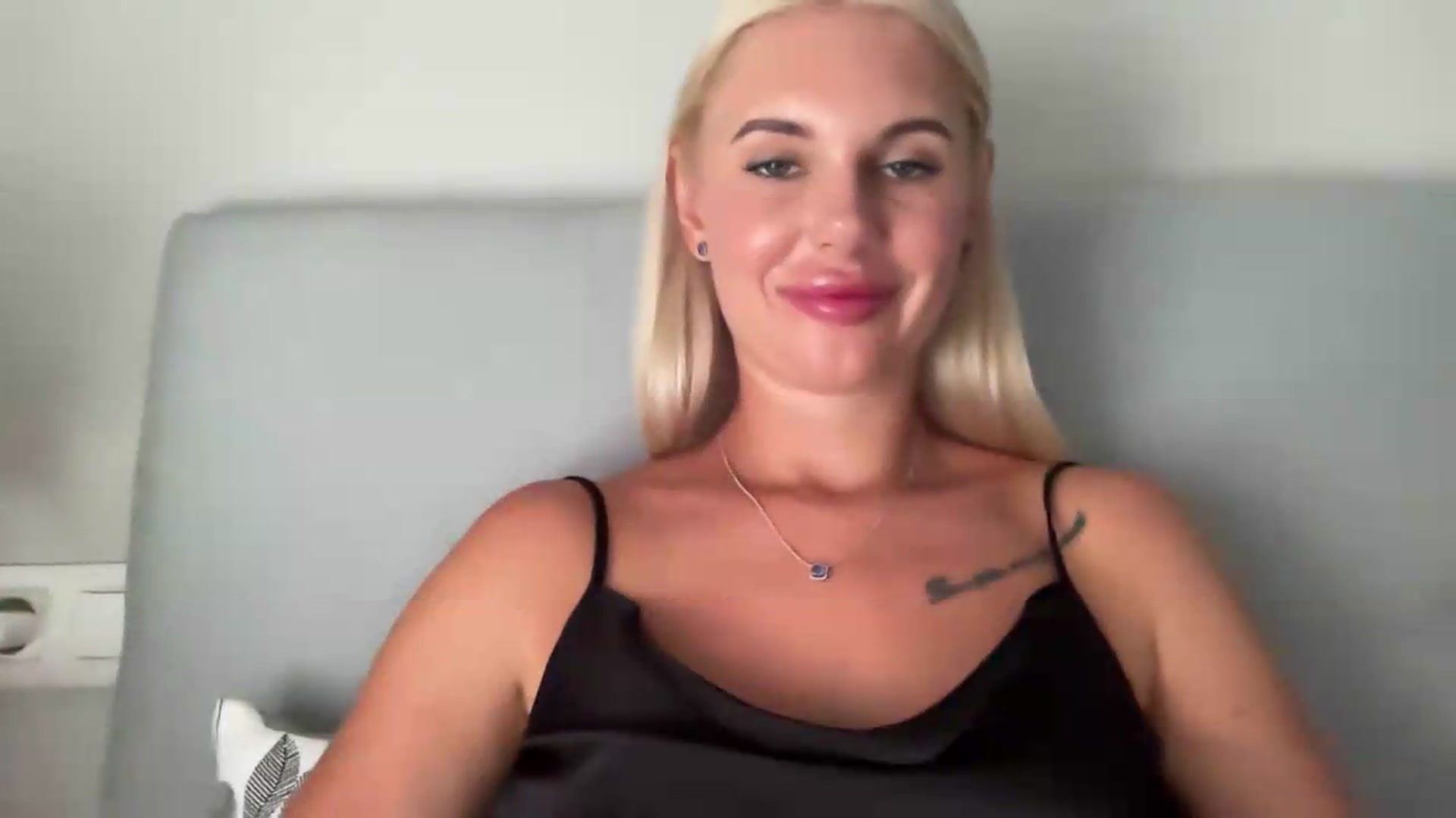 Gallery image thumbnail from AuroraKingg's myfreecams stream on, 08/25/2026, 17:12 image 19 of 20