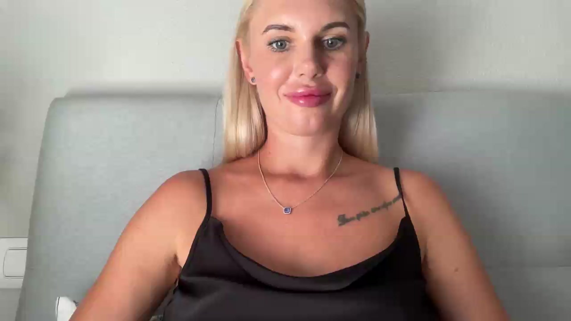 Gallery image thumbnail from AuroraKingg's myfreecams stream on, 08/25/2026, 17:12 image 13 of 20